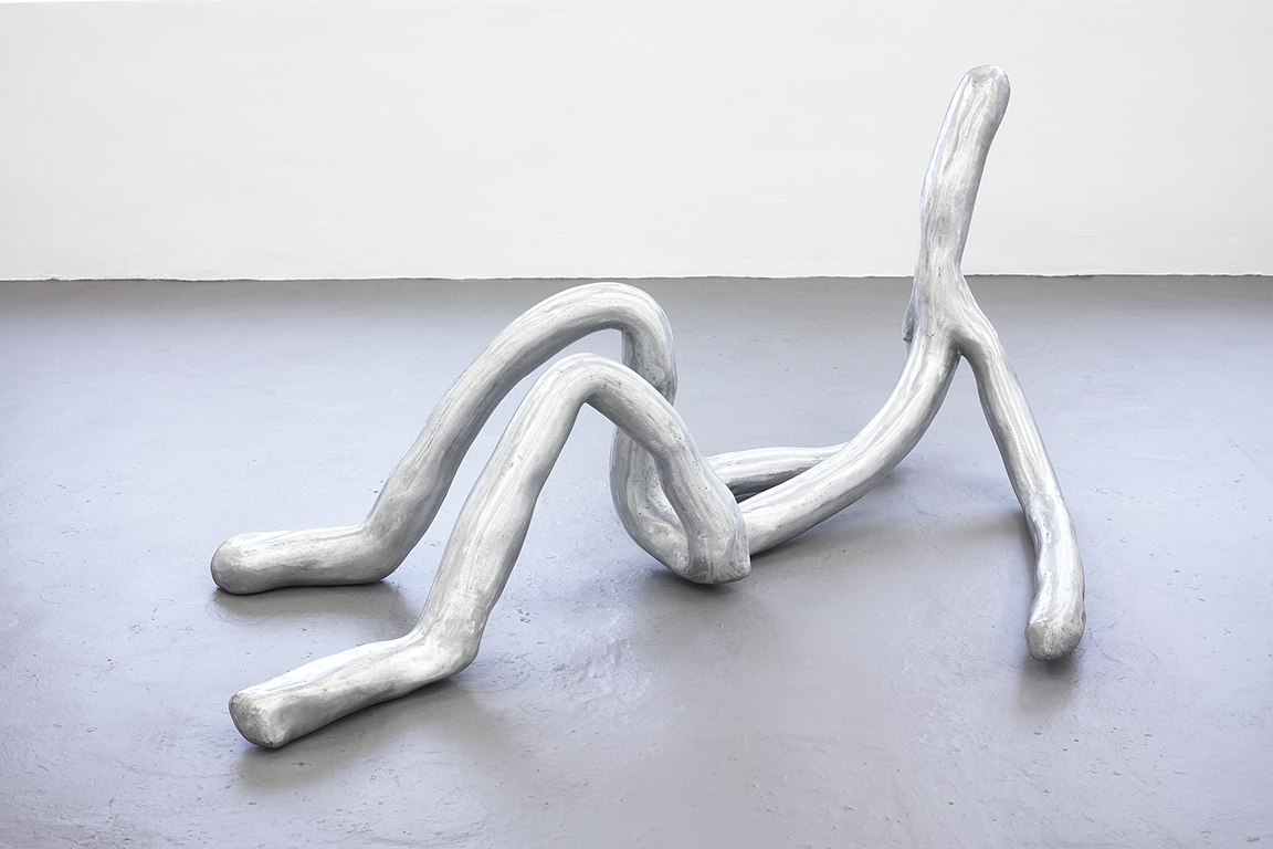 Futures, Barbara Kapusta, Second (Reclining), 2022, aluminum, polished, 190 x 100 x 100 cm, Da in die Front, Duesseldorf, 2022