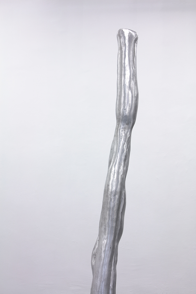 Futures, Barbara Kapusta, Third (Upright), 2022, aluminum cast, polished, 60 x 60 x 220 cm, Da in die Front, Duesseldorf 2022