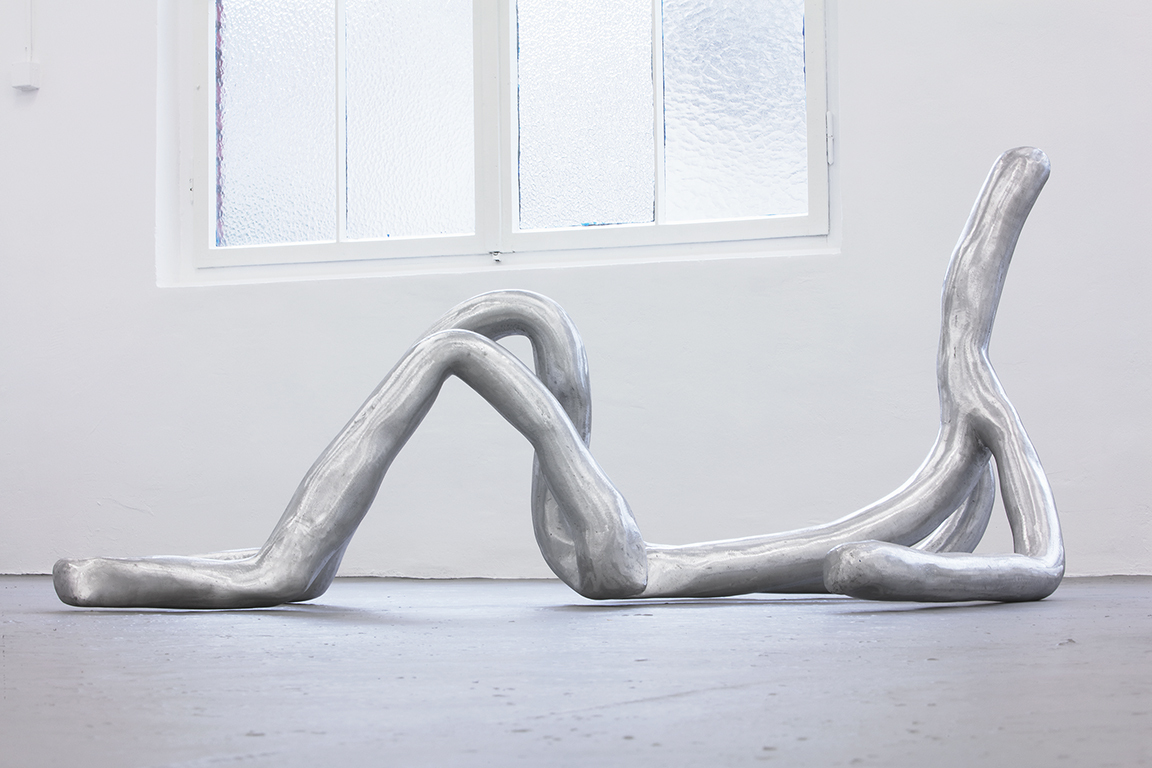 Futures, Barbara Kapusta, Second (Reclining), 2022, aluminum, polished, 190 x 100 x 100 cm, Da in die Front, Duesseldorf, 2022