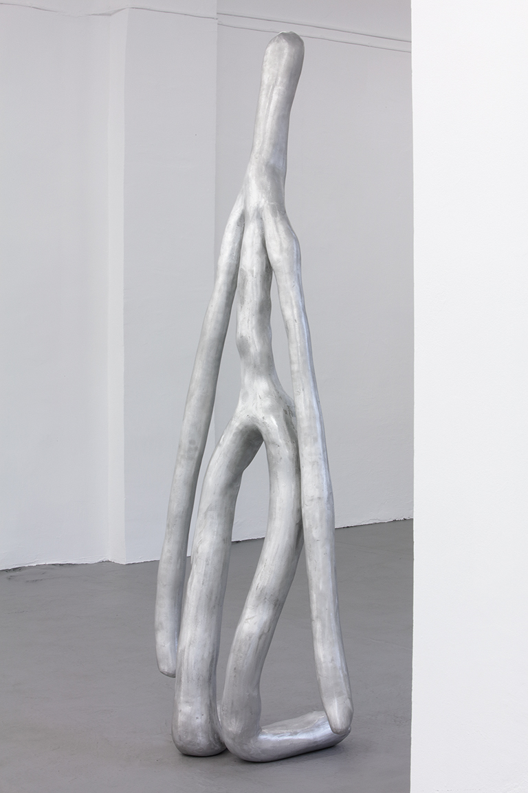 Futures, Barbara Kapusta, One (Upright), 2022, aluminum, polished, 60 x 60 x 220 cm, Da in die Front, Duesseldorf 2022