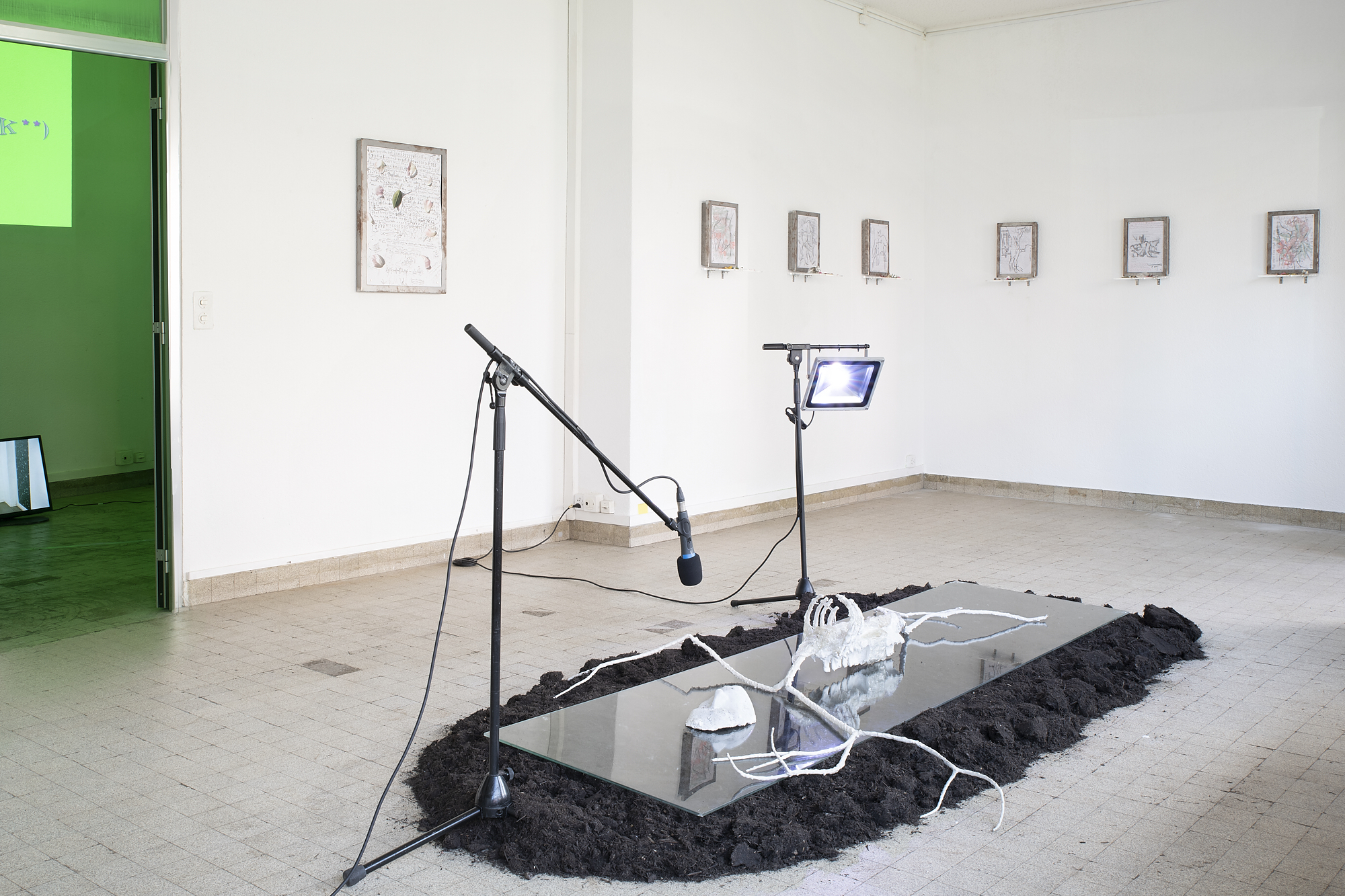 Exhibition view glitching code. Aun Helden, Eternidade: Ato III, Ashkan Sepahvand, TULSASLUT (Relics), Zander Porter, Emoji-bit. Courtesy of the artists, photo: Alizée Quinche