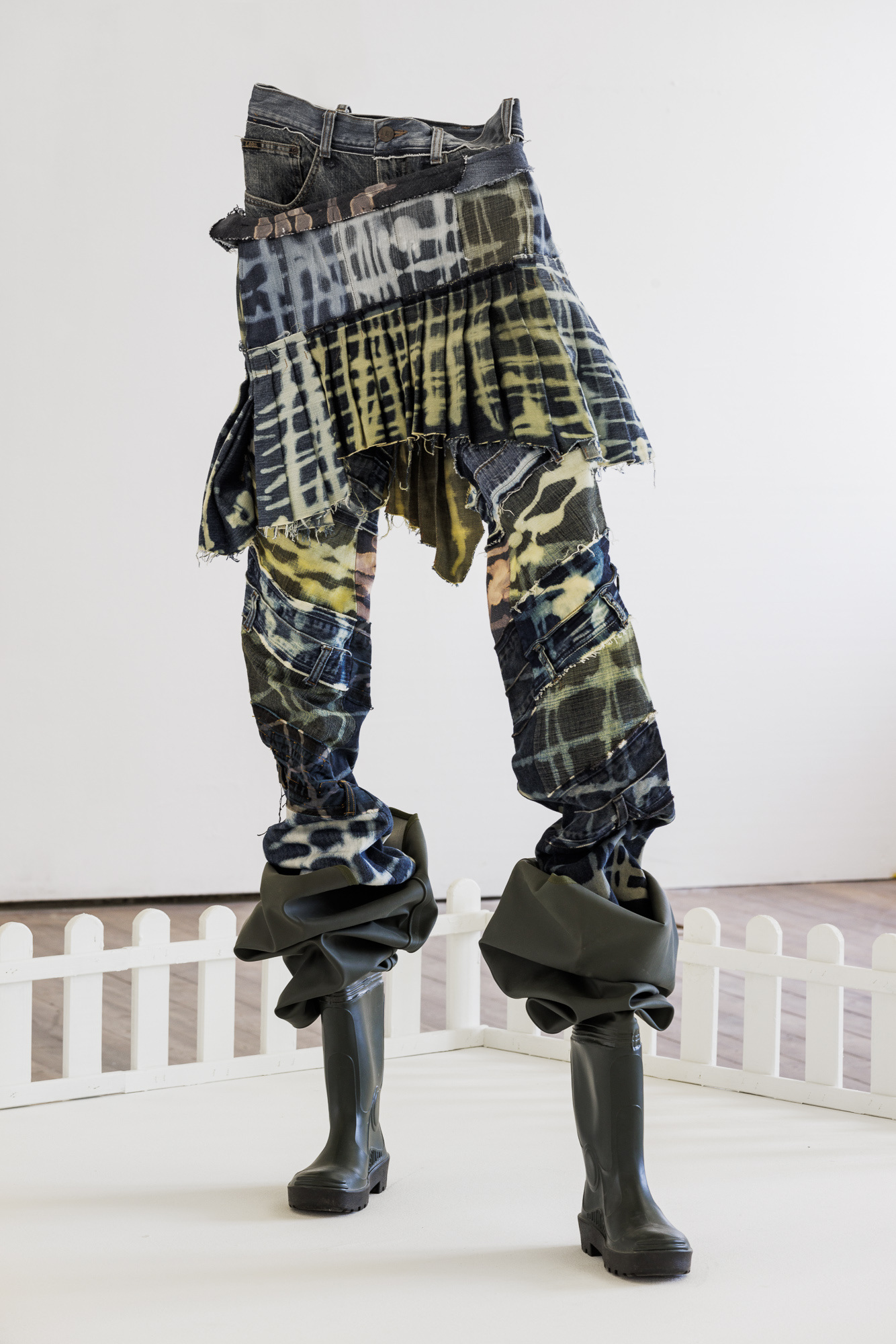 Louise Streissler Avantgardeners, 2022 and 2021 150 cm Denim
