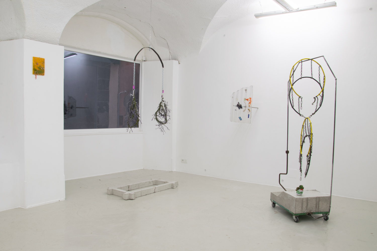 Exhibition view, « Skeleton Architecture », Leonor Parda and Aliha Thalien, 2022. 