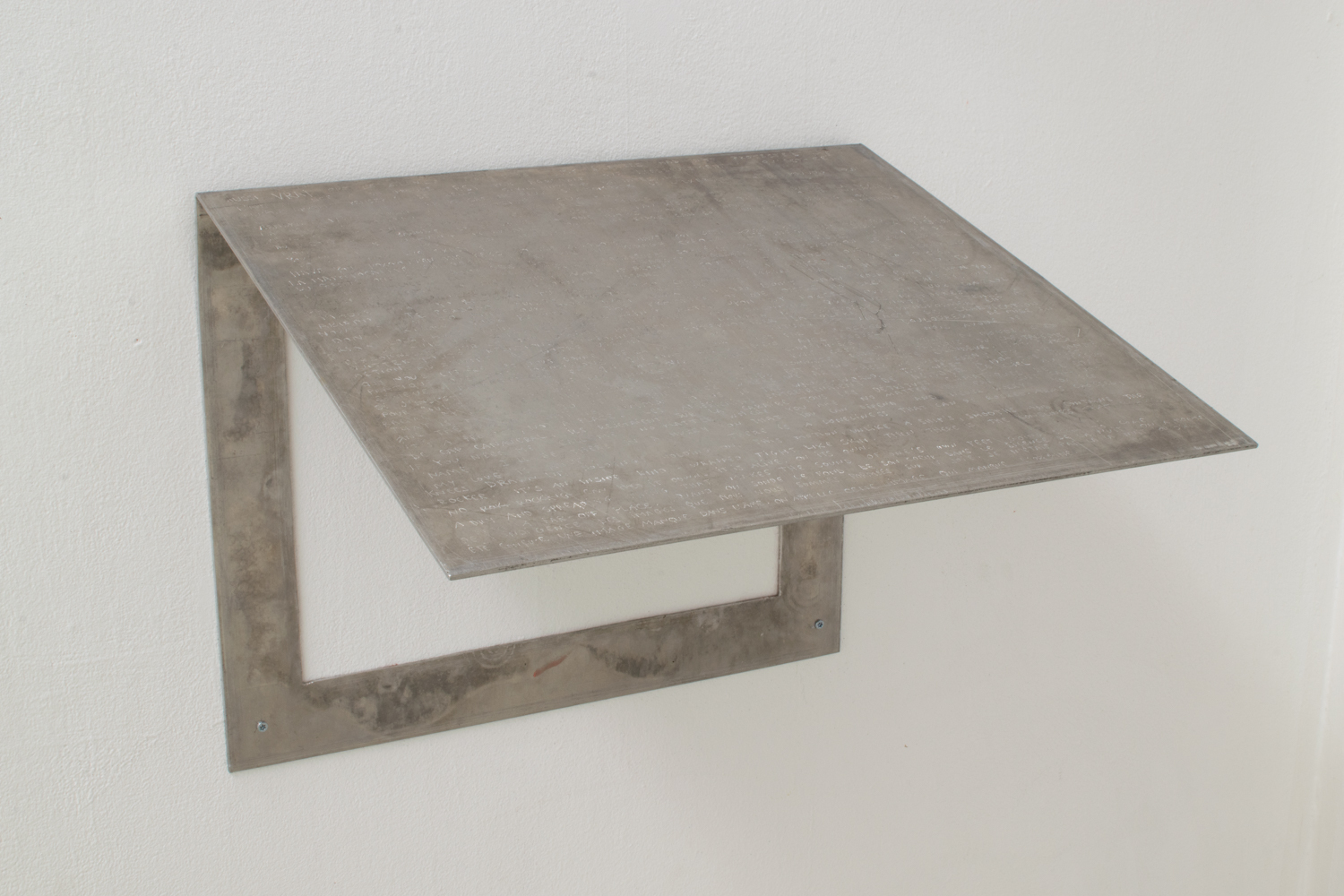 Untitled, Aliha Thalien, enamelled ceramic, faience, 2022, Courtesy of In extenso.