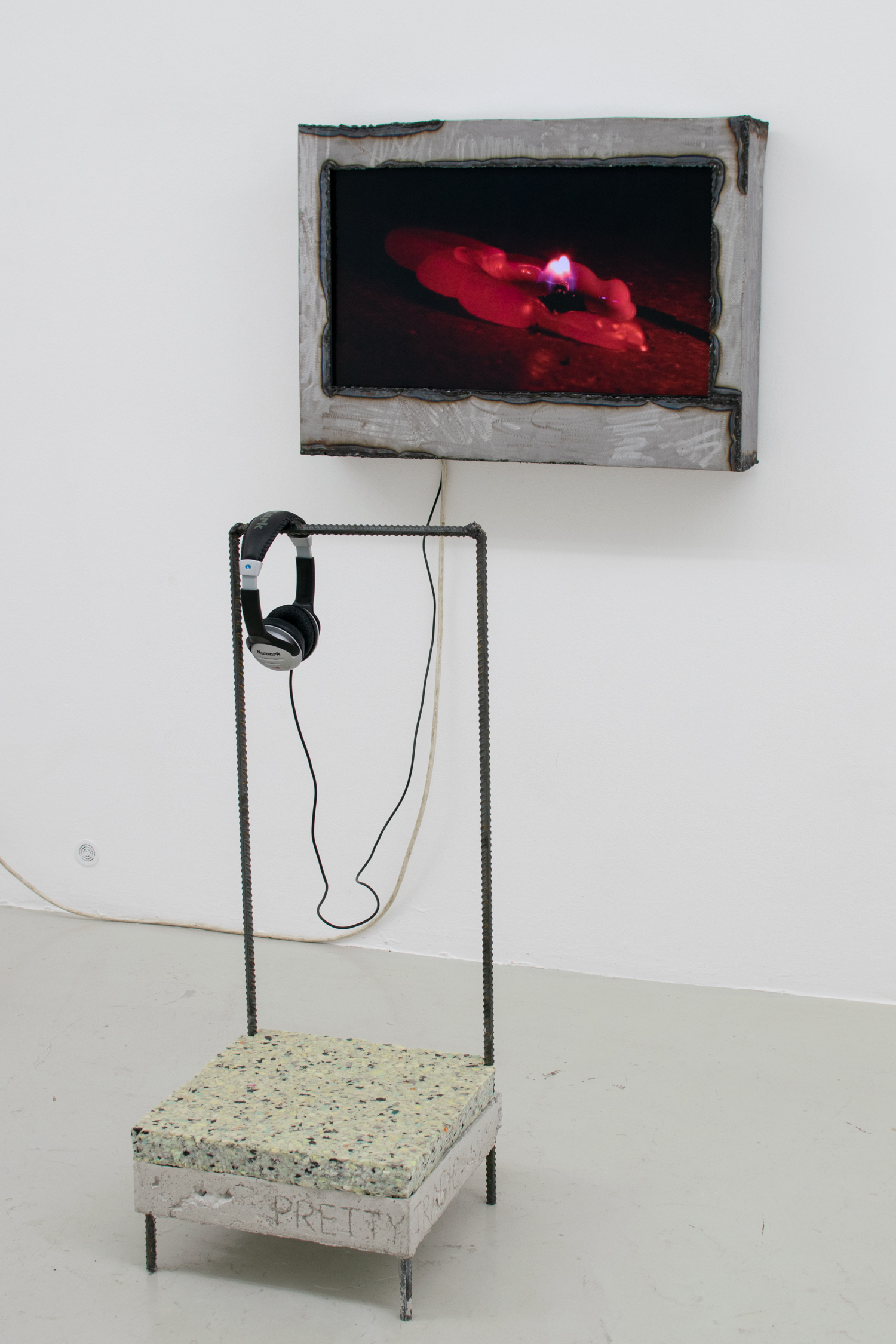 The Visions, Leonor Parda, video, metal, concrete foam, 2022, Courtesy of In extenso.