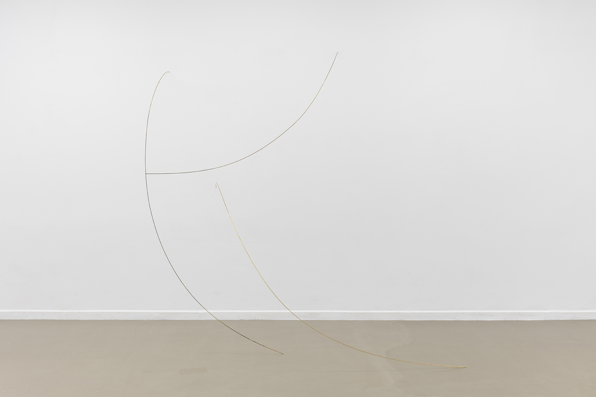 According to its own hopes, it grows, Joana Escoval, 2022,  fusion of metals (brass), sulfur, silver, air, 241 x 228 x 113 cm.