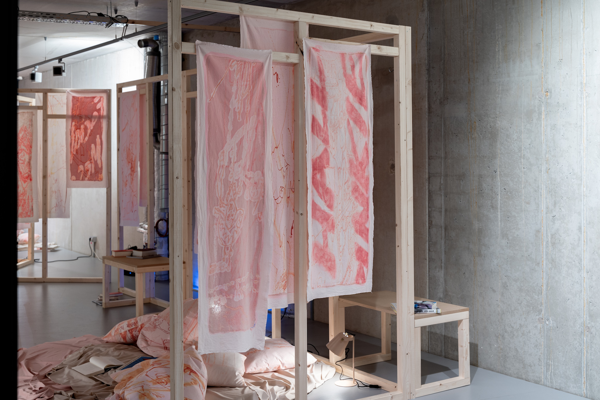 Aus: Zimmer Nr. 3 (There Is Nothing But Time Time), 2022, exhibition view, feldünf, Berlin