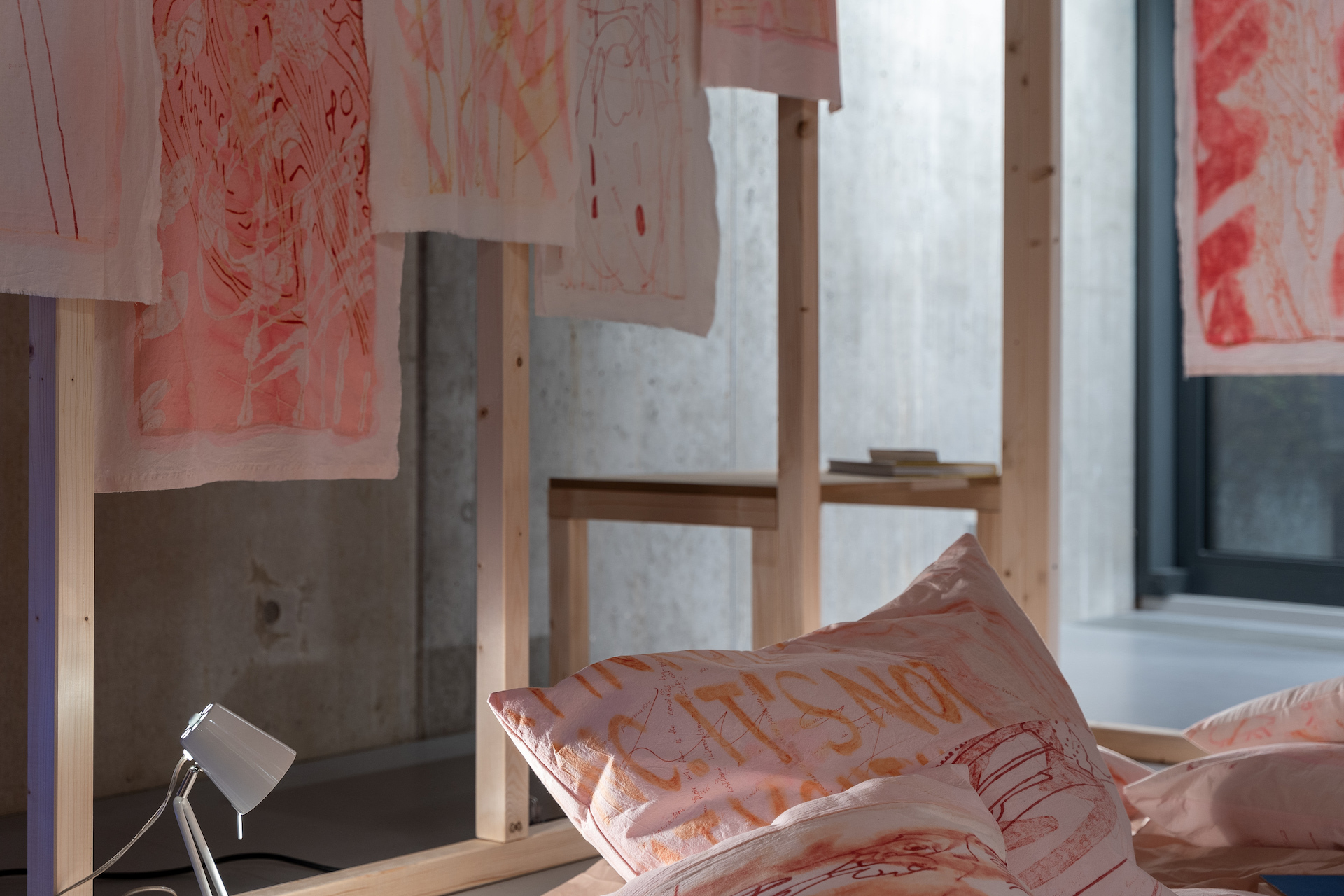 Aus: Zimmer Nr. 3 (There Is Nothing But Time Time), 2022, exhibition view, feldünf, Berlin