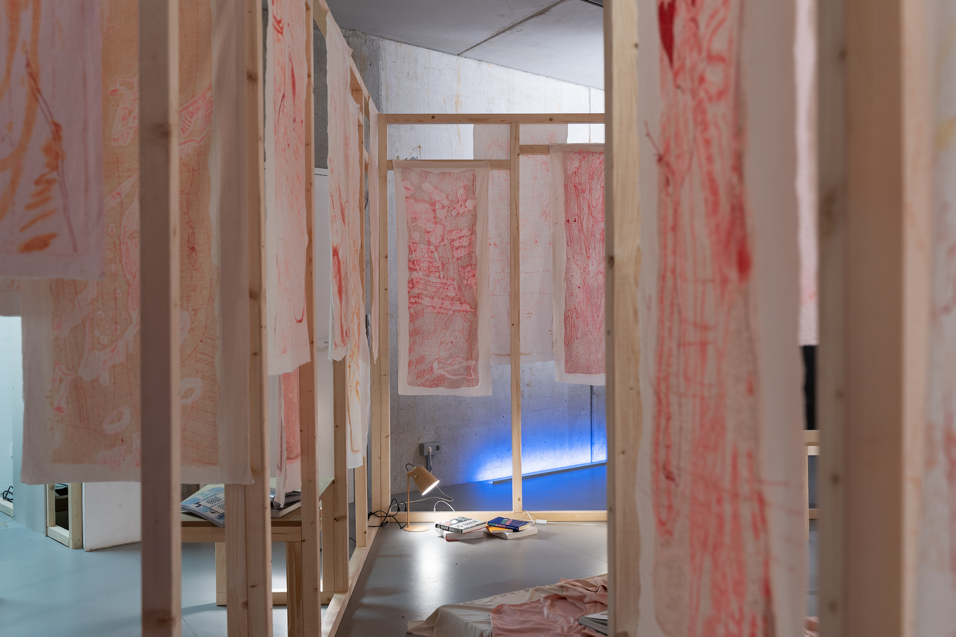 Aus: Zimmer Nr. 3 (There Is Nothing But Time Time), 2022, exhibition view, feldünf, Berlin