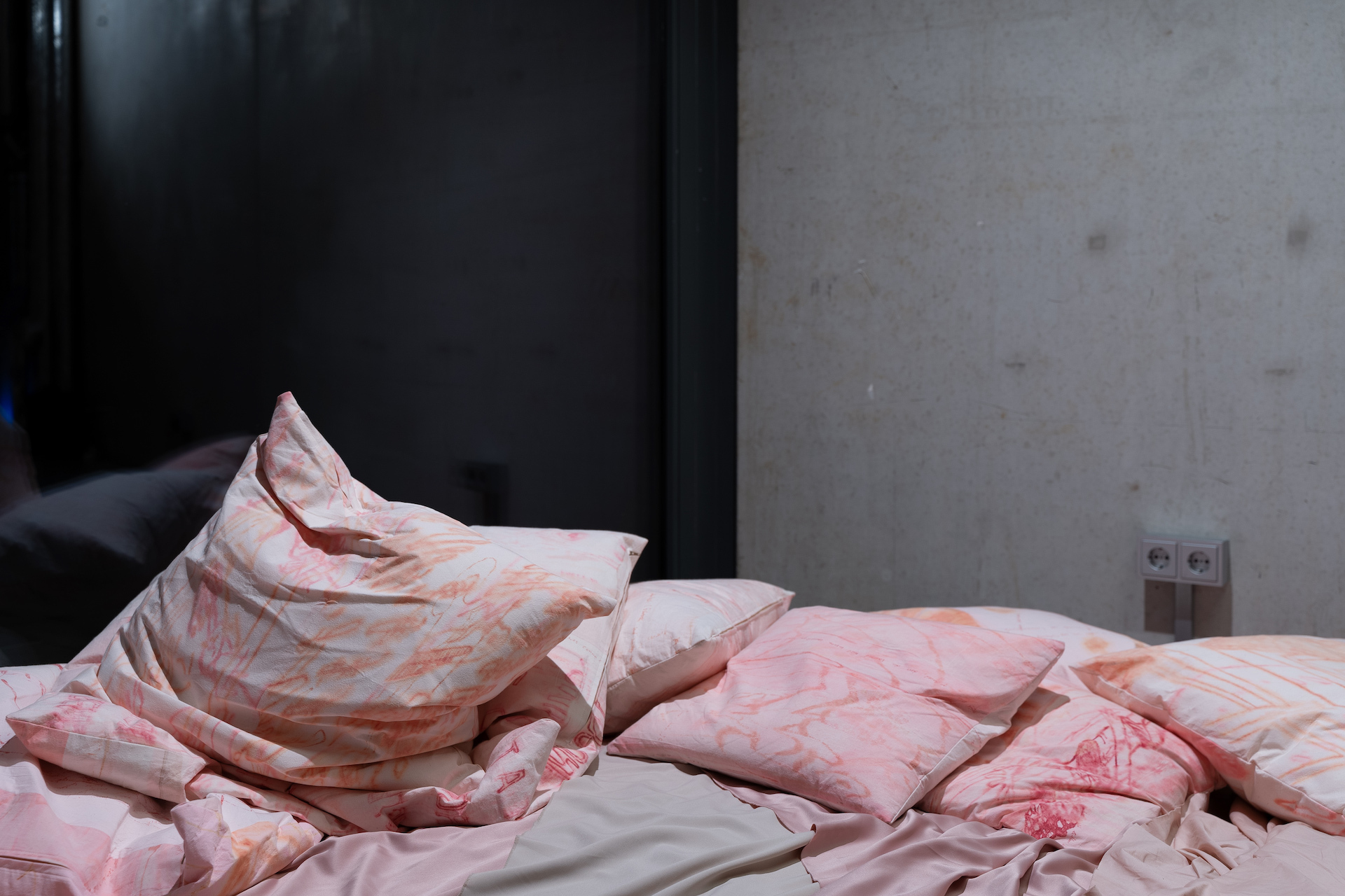 Aus: Zimmer Nr. 3 (There Is Nothing But Time Time), 2022, exhibition view, feldünf, Berlin