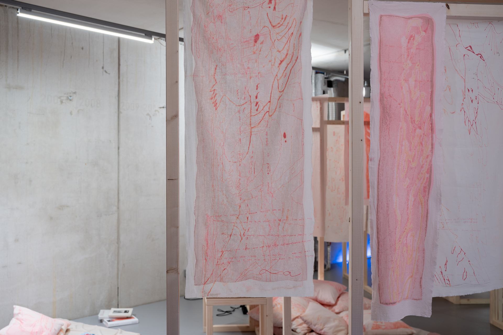 Aus: Zimmer Nr. 3 (There Is Nothing But Time Time), 2022, exhibition view, feldünf, Berlin