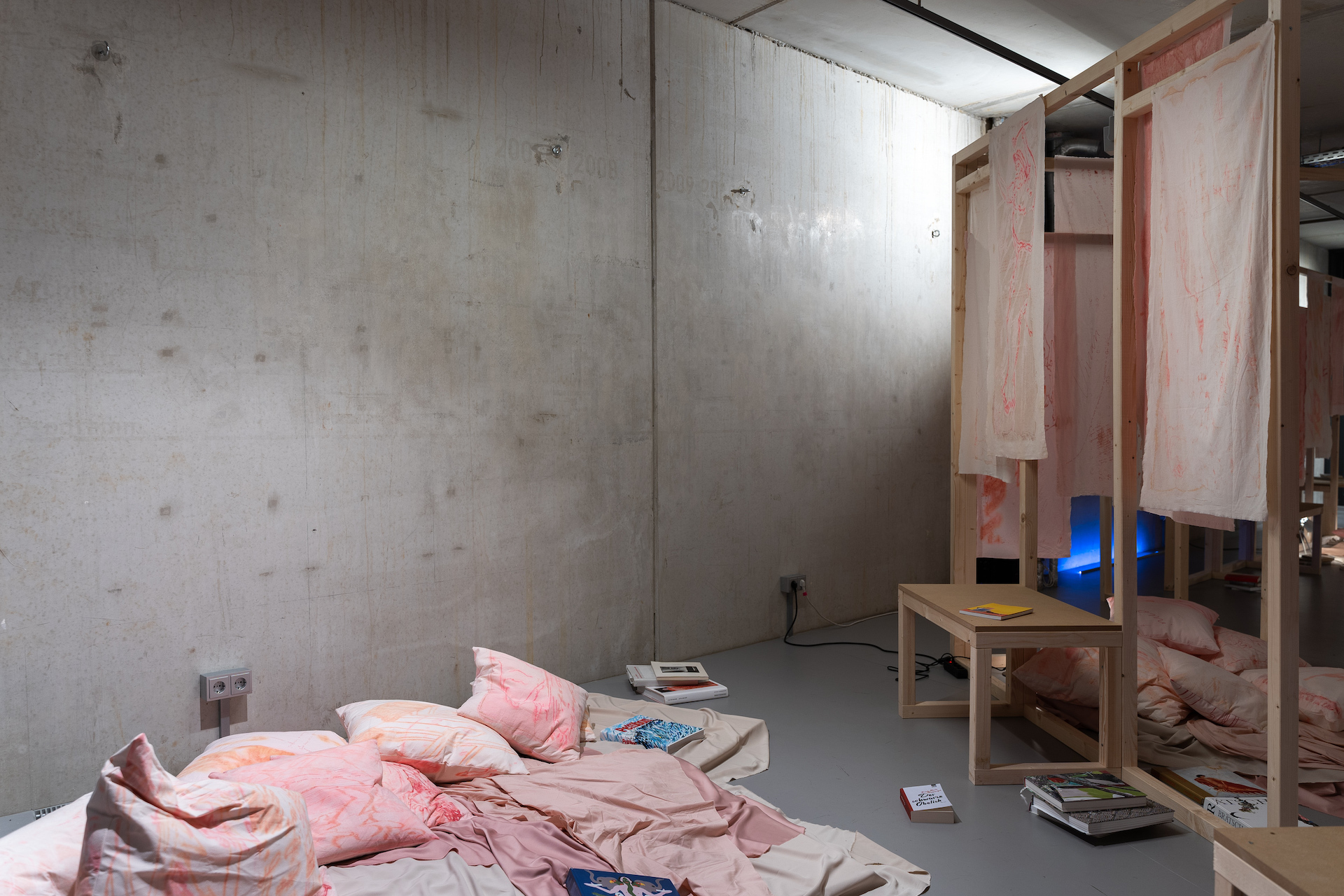 Aus: Zimmer Nr. 3 (There Is Nothing But Time Time), 2022, exhibition view, feldÃ¼nf, Berlin