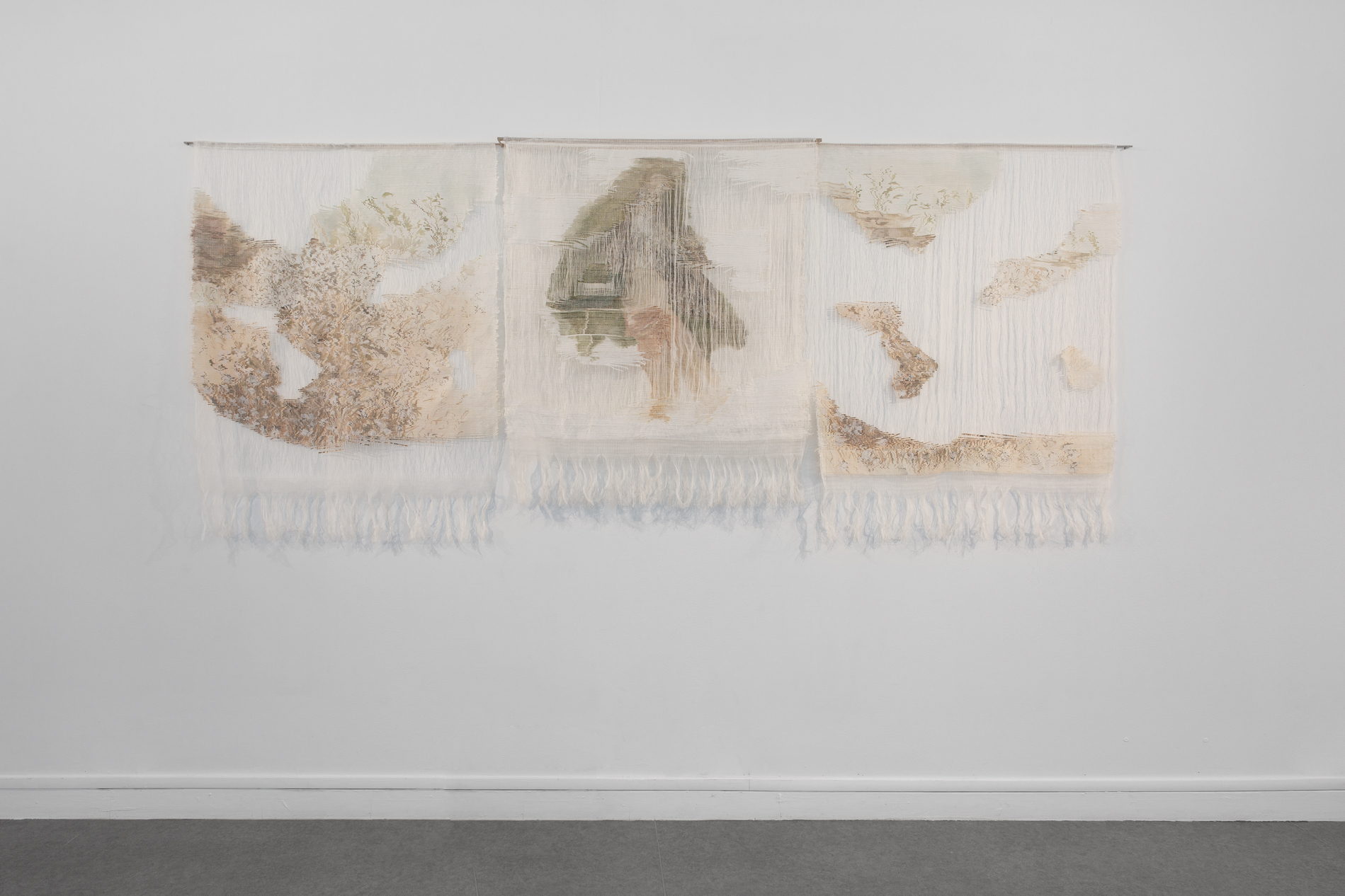 Exhibition view Élise Peroi « Peut-être ce jardin n’existe-t-il qu’à l’ombre de nos paupières baissées », 2022, CACC.