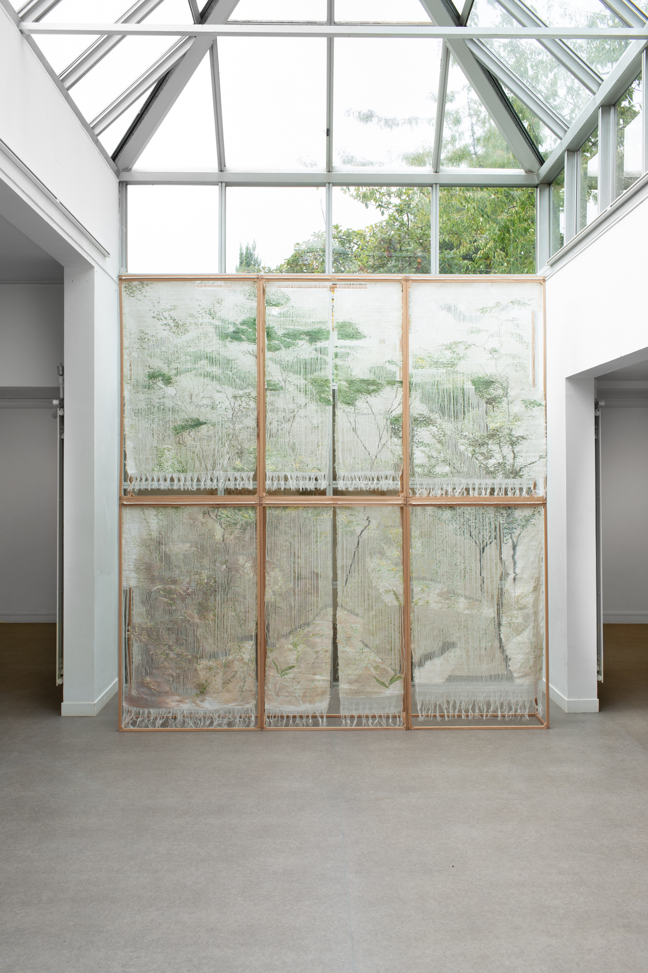 Exhibition view Élise Peroi « Peut-être ce jardin n’existe-t-il qu’à l’ombre de nos paupières baissées », 2022, CACC.