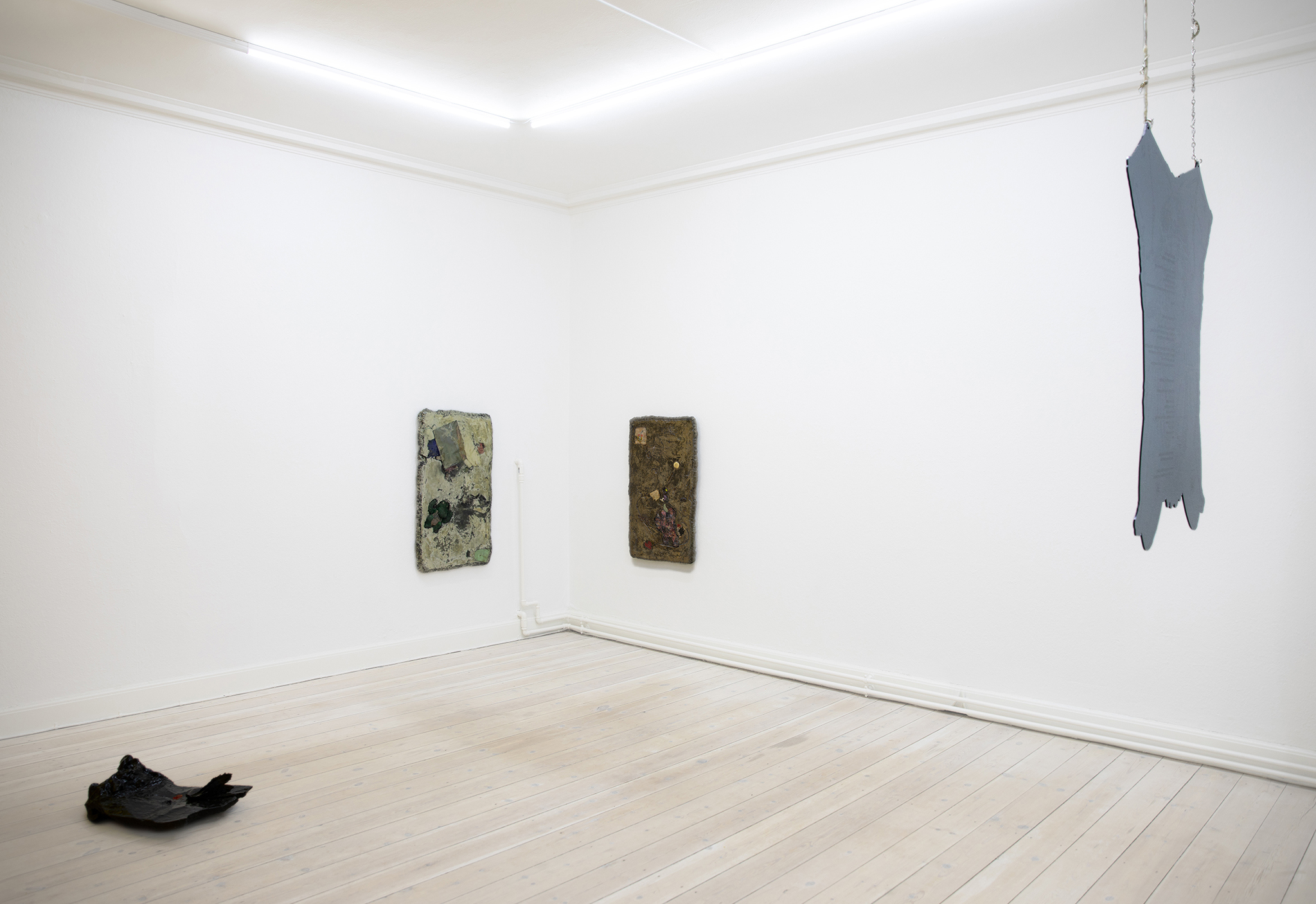 Grüner Vogelius, Installation view at Matteo Cantarella, 14.10.22 - 12.11.22