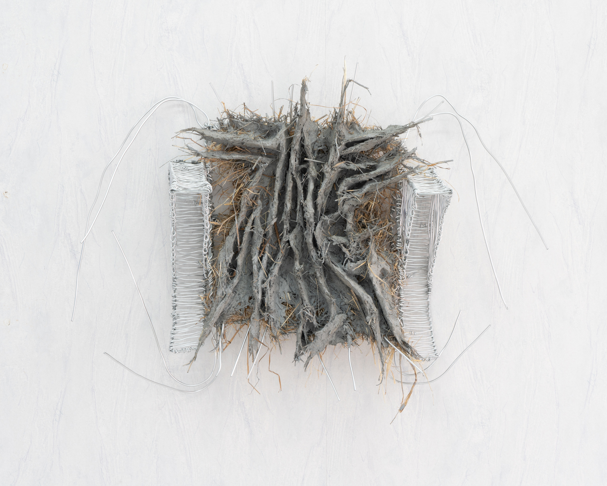 Sami Schlichting, Swallow, 2022, Iron and aluminum wire, 95 x 190 x 99 cm