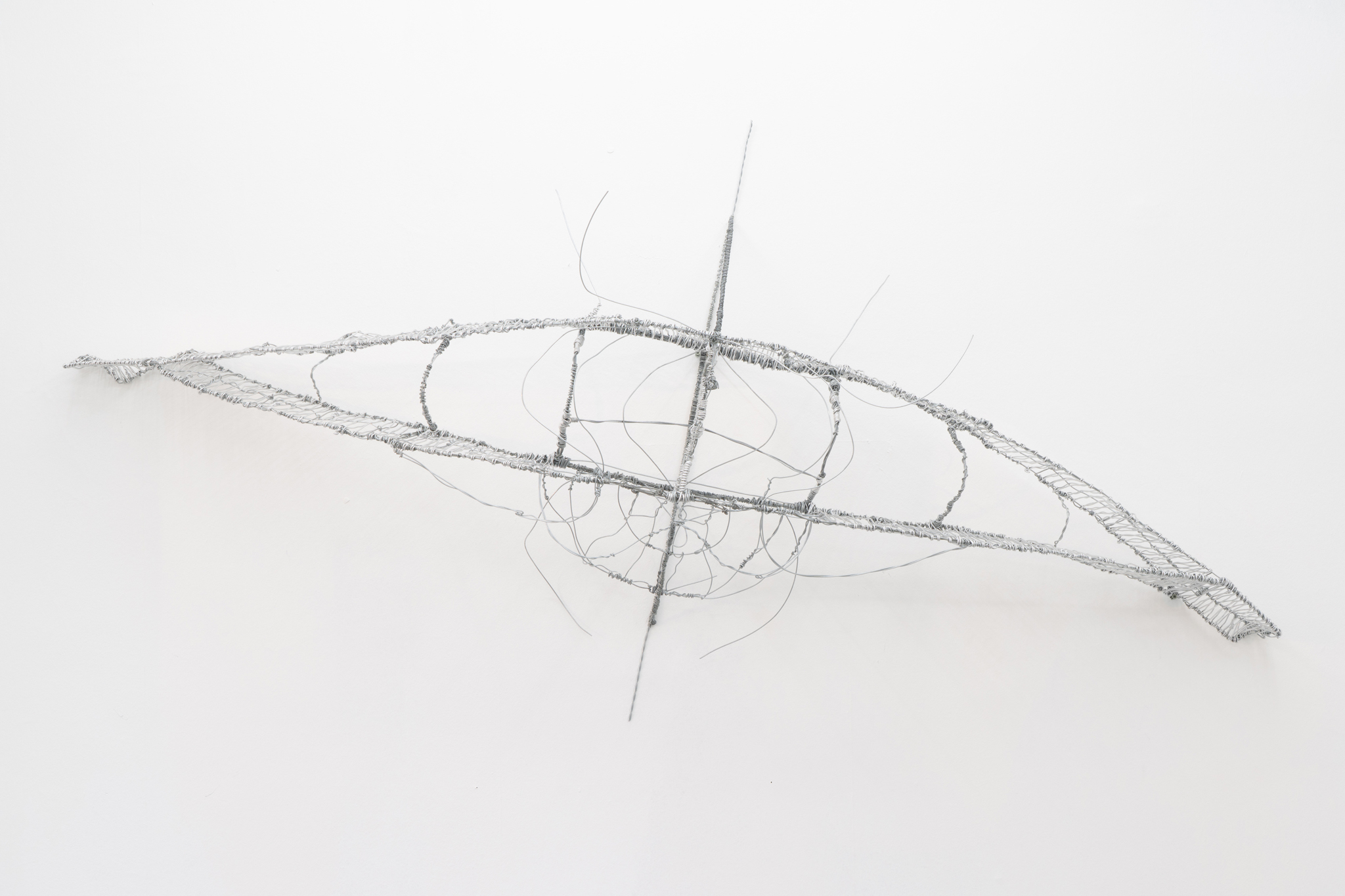 Sami Schlichting, Swallow, 2022, Iron and aluminum wire, 95 x 190 x 99 cm
