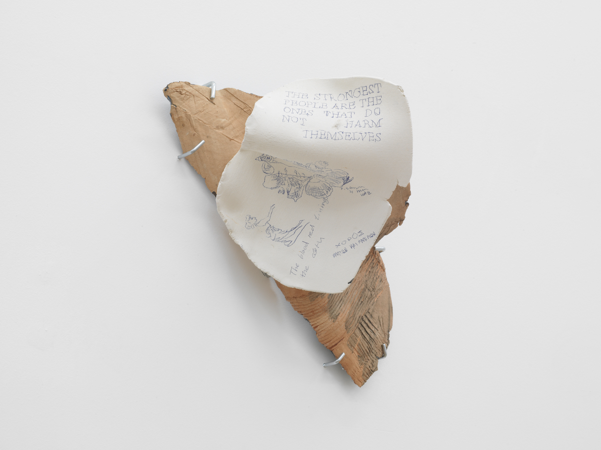 05_callirrhoe_Valinia Svoronou_Home Move IX, 2022, Ceramic, glazed and white clay ceramic, 29 x 32.5 x 20 cm, Unique, courtesy the artist and Callirrhoë, Athens_© Stathis Mamalakis