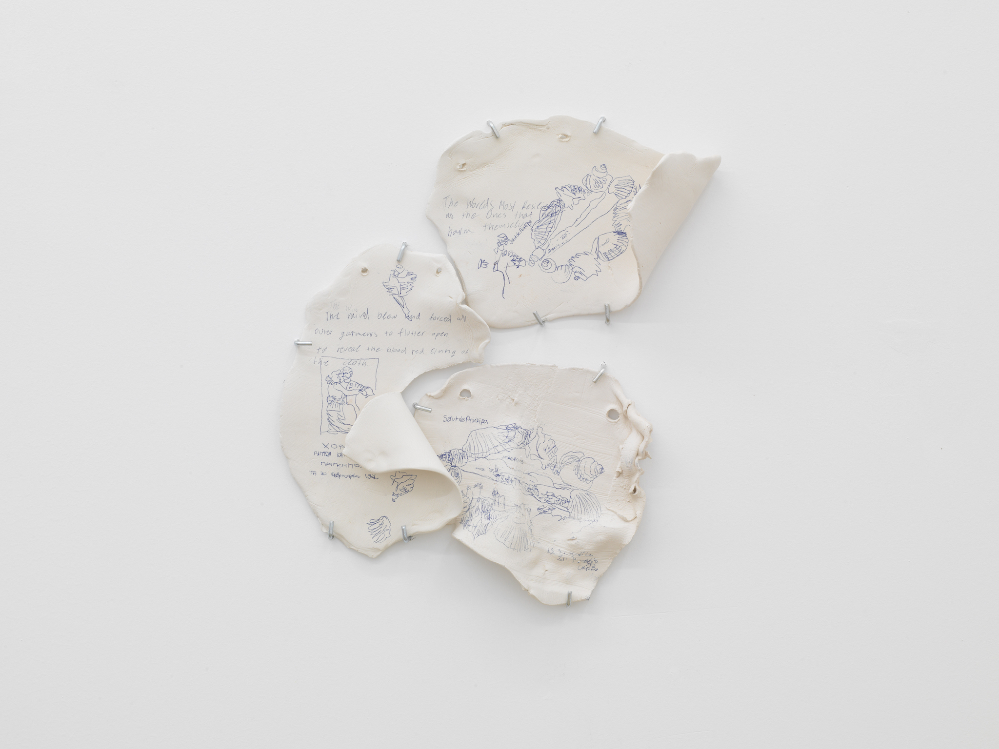 06_callirrhoe_Valinia Svoronou_Fluttering Pamphlets I/ III/ IV, 2022, White clay ceramic, 17.5 x 27 x 7 cm/ 19 x 19.5 x 4 cm/ 26 x 16 x 5 cm, Unique, courtesy the artist and Callirrhoë, Athens_© Stathis Mamalakis