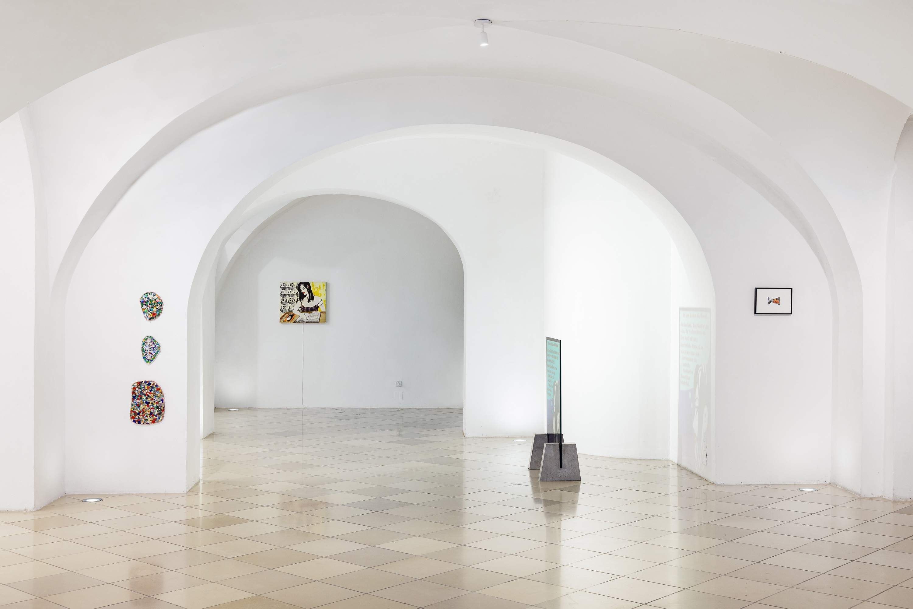 Installation view, Capture Captures, curated by Lucie Pia, Universitätsgalerie der Angewandten im Heiligenkreuzerhof, Sala Terrena, Wien, 2022
