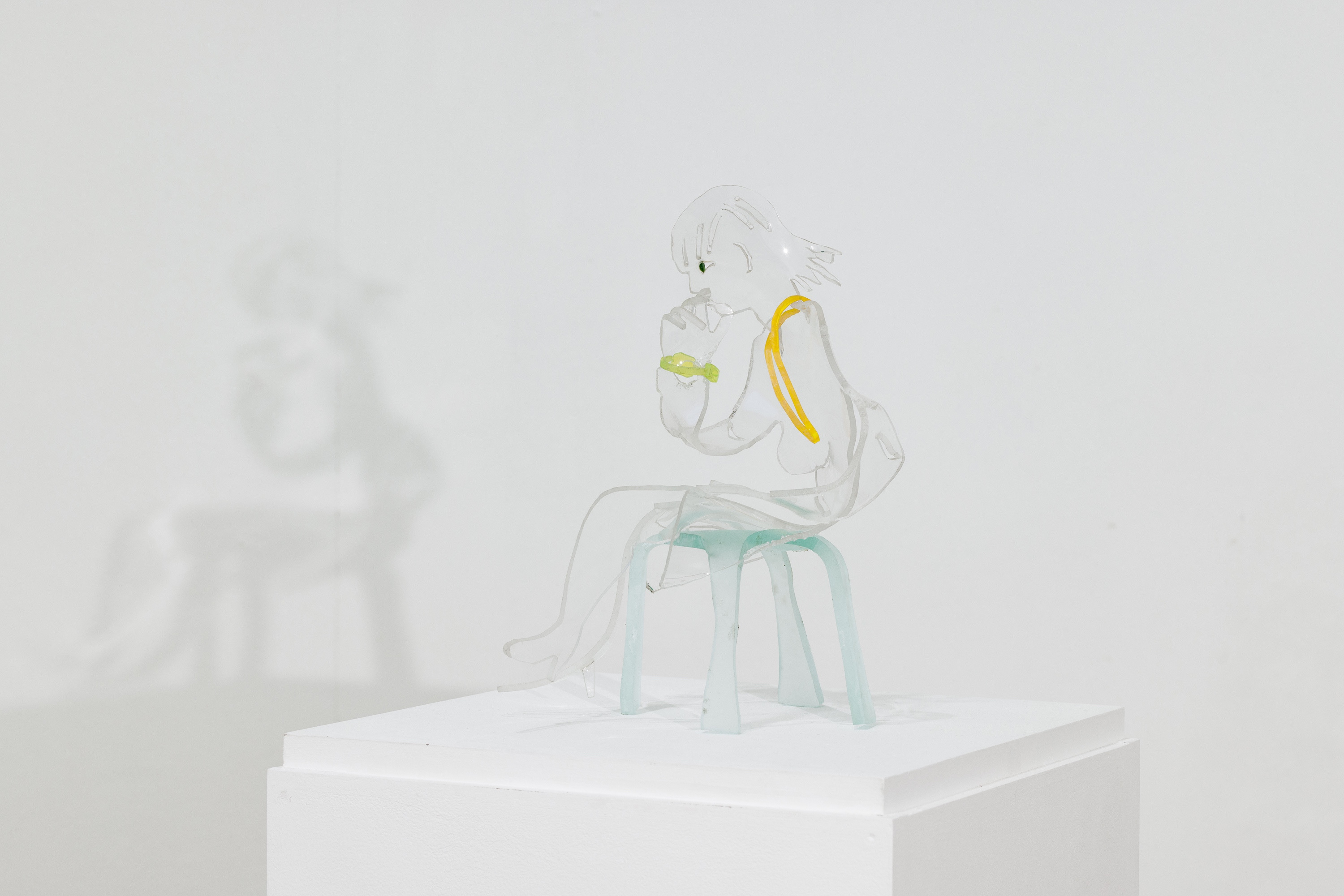 Linda Bilda, Die Denkerin nach Rodin, 2005, Installation view Capture Captures, curated by Lucie Pia, Universitätsgalerie der Angewandten im Heiligenkreuzerhof, Sala Terrena, Wien, 2022