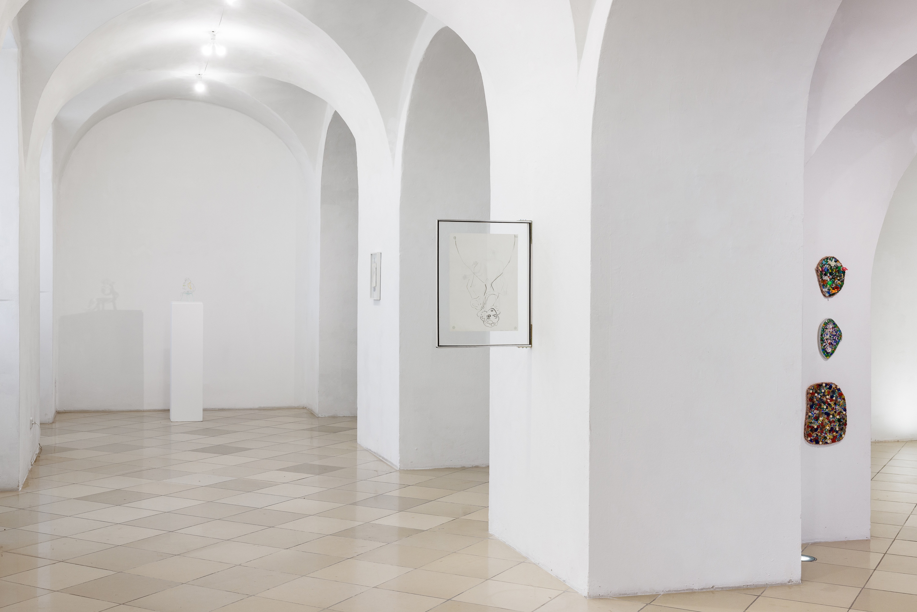 Installation view, Capture Captures, curated by Lucie Pia, UniversitÀtsgalerie der Angewandten im Heiligenkreuzerhof, Sala Terrena, Wien, 2022.
