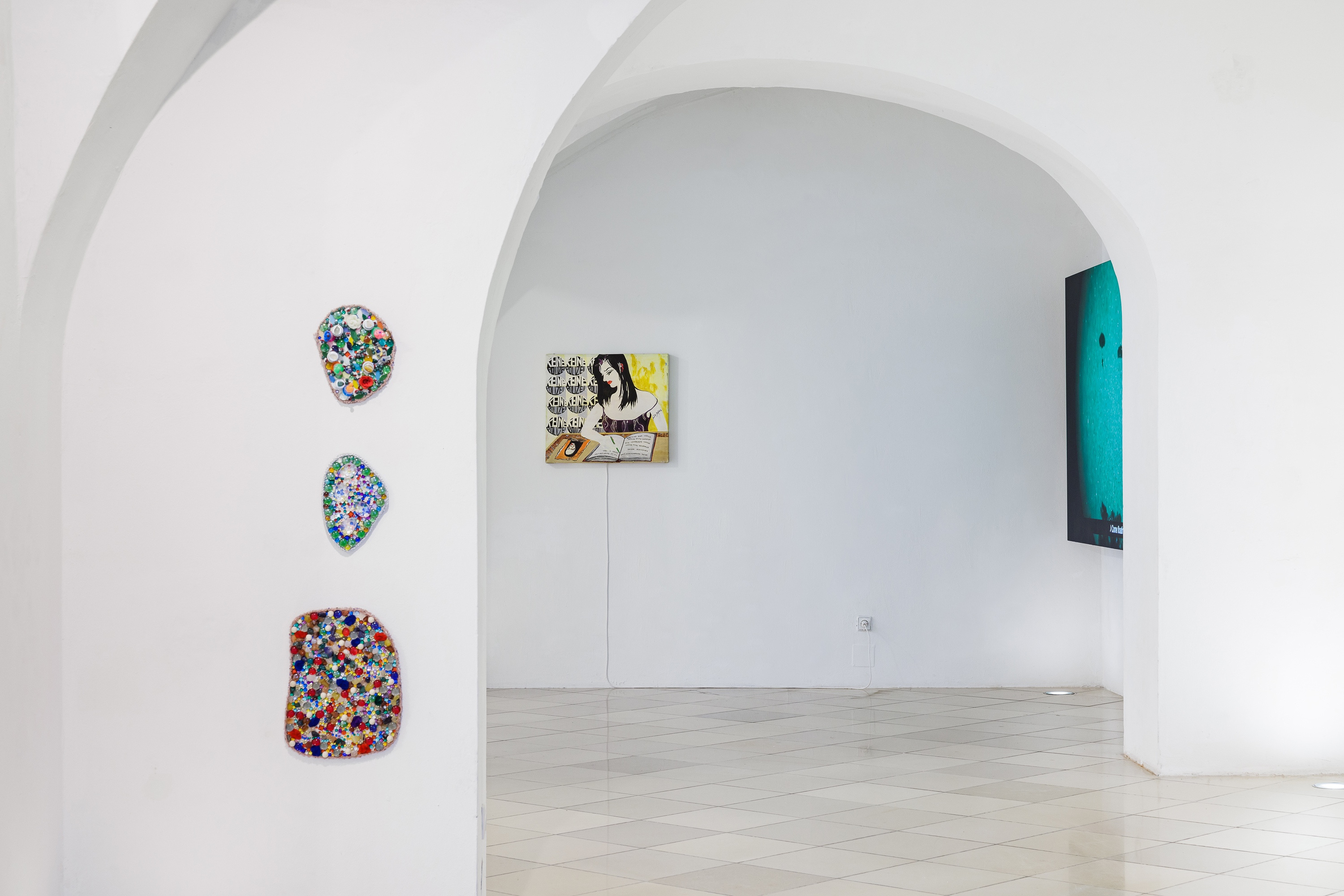Installation view, Capture Captures, curated by Lucie Pia, Universitätsgalerie der Angewandten im Heiligenkreuzerhof, Sala Terrena, Wien, 2022.