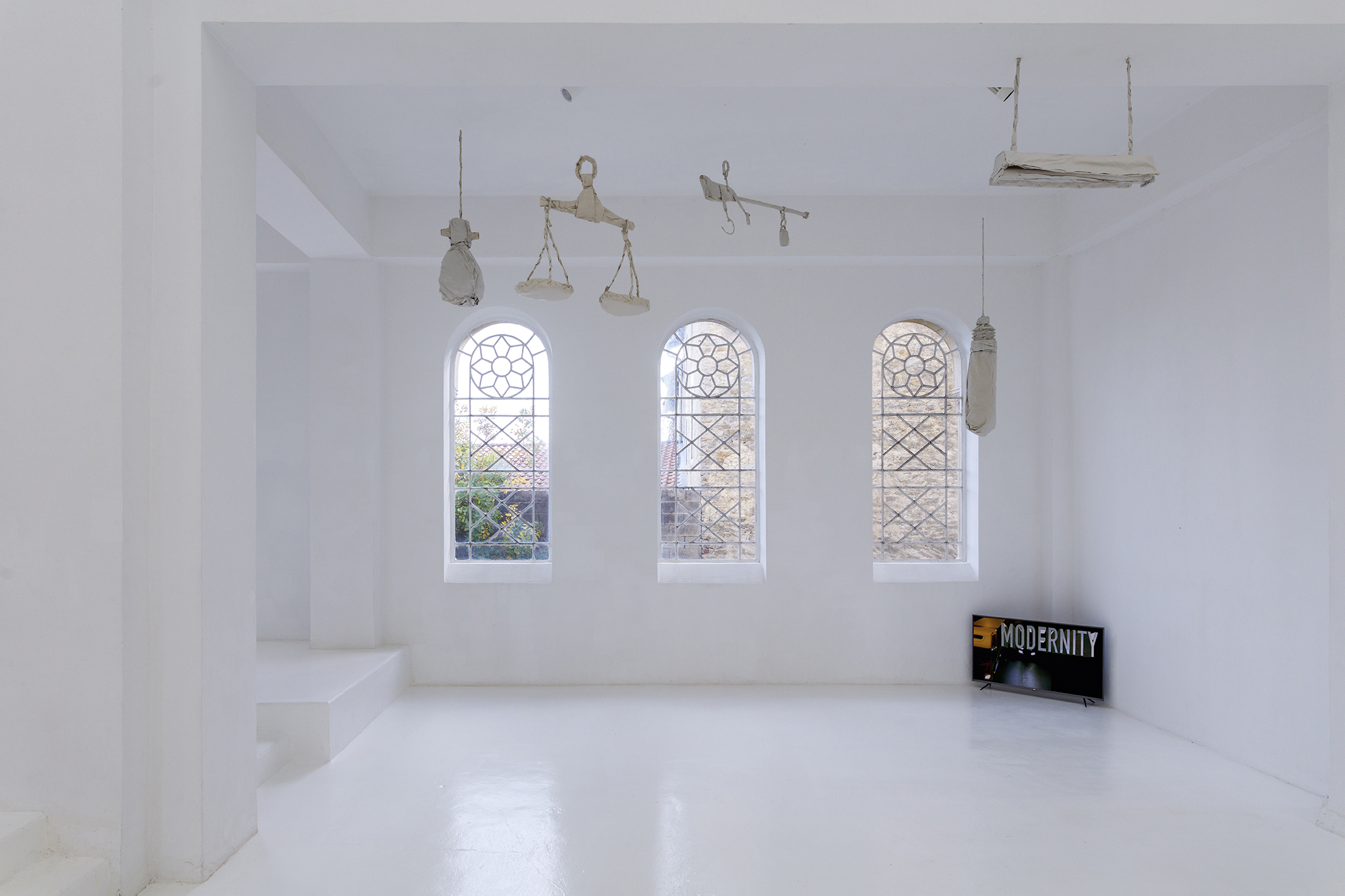 Exhibitionâ€™s view La perte du bonheur by Patrik Pion, CAC - la synagogue de Delme, 2022. Photo: OH Dancy.
