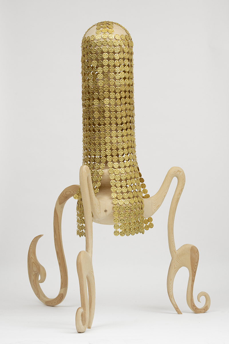 Emelie Sandström, "Keep Me Safe", 2022 (Pine, spruce, brass, 146 x 86 x 105 cm). 