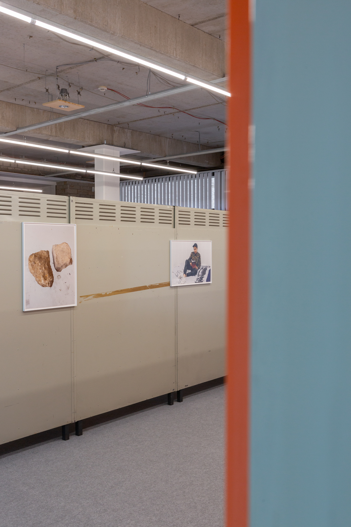 Andrzej Steinbach, Verschont mein Haus, zündet andere an, installation view Kunsthalle Osnabrück, 2022. Photo: Lucie Marsmann