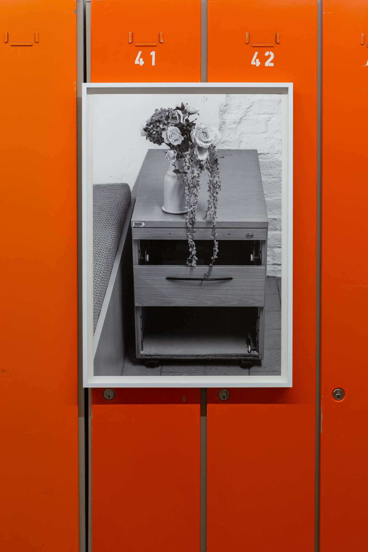 Andrzej Steinbach, Verschont mein Haus, zündet andere an, installation view Kunsthalle Osnabrück, 2022. Photo: Lucie Marsmann