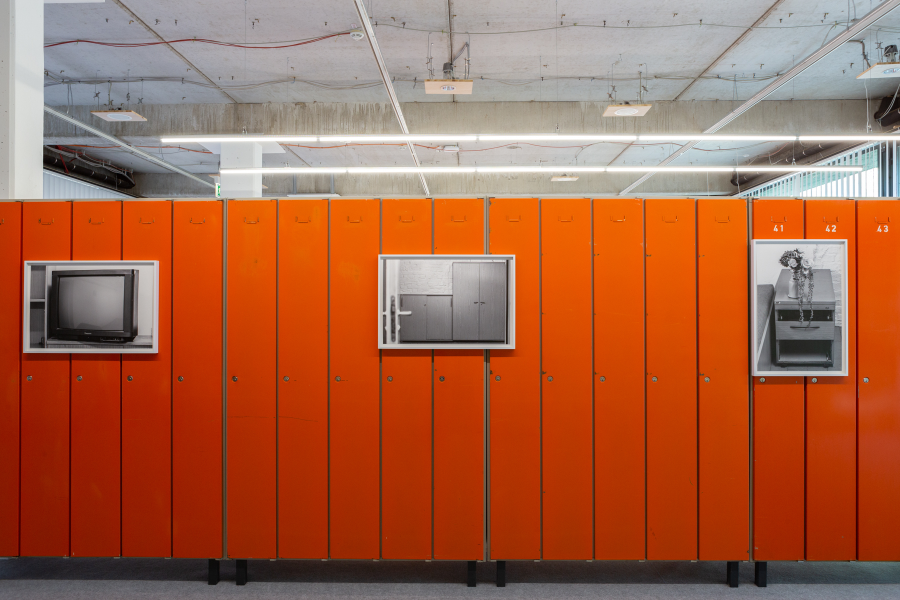 Andrzej Steinbach, Verschont mein Haus, zündet andere an, installation view Kunsthalle Osnabrück, 2022. Photo: Lucie Marsmann