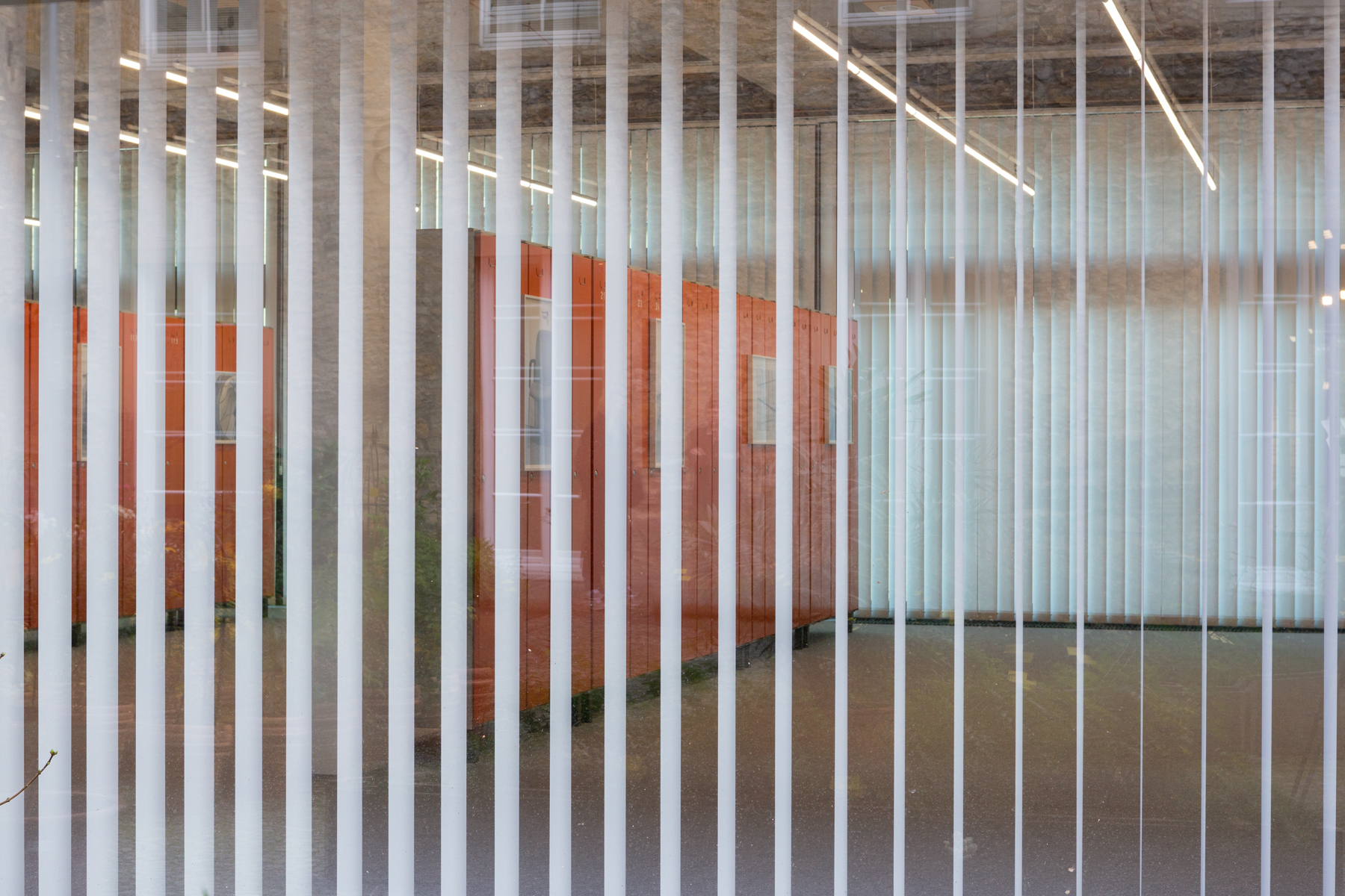 Andrzej Steinbach, Verschont mein Haus, zündet andere an, installation view Kunsthalle Osnabrück, 2022. Photo: Lucie Marsmann