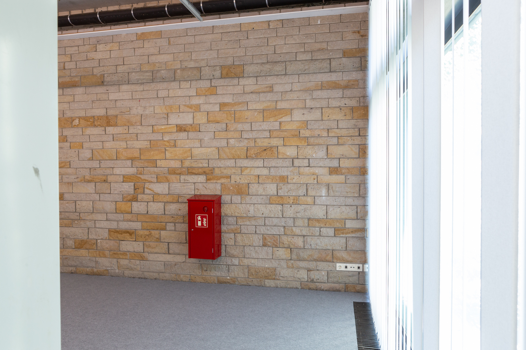 Andrzej Steinbach, Verschont mein Haus, zündet andere an, installation view Kunsthalle Osnabrück, 2022. Photo: Lucie Marsmann