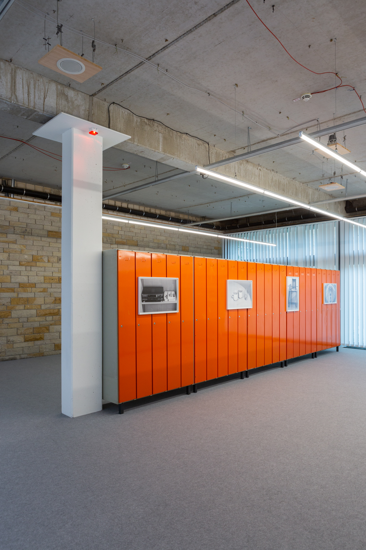 Andrzej Steinbach, Verschont mein Haus, zündet andere an, installation view Kunsthalle Osnabrück, 2022. Photo: Lucie Marsmann