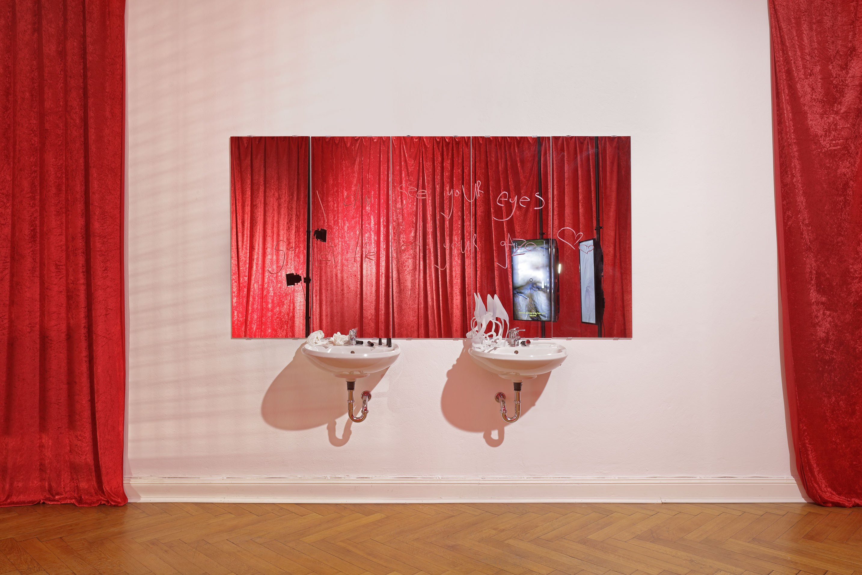 Rebekka Benzenberg, the gaze, 2022, 220 × 220 x 50 cm, mixed media installation