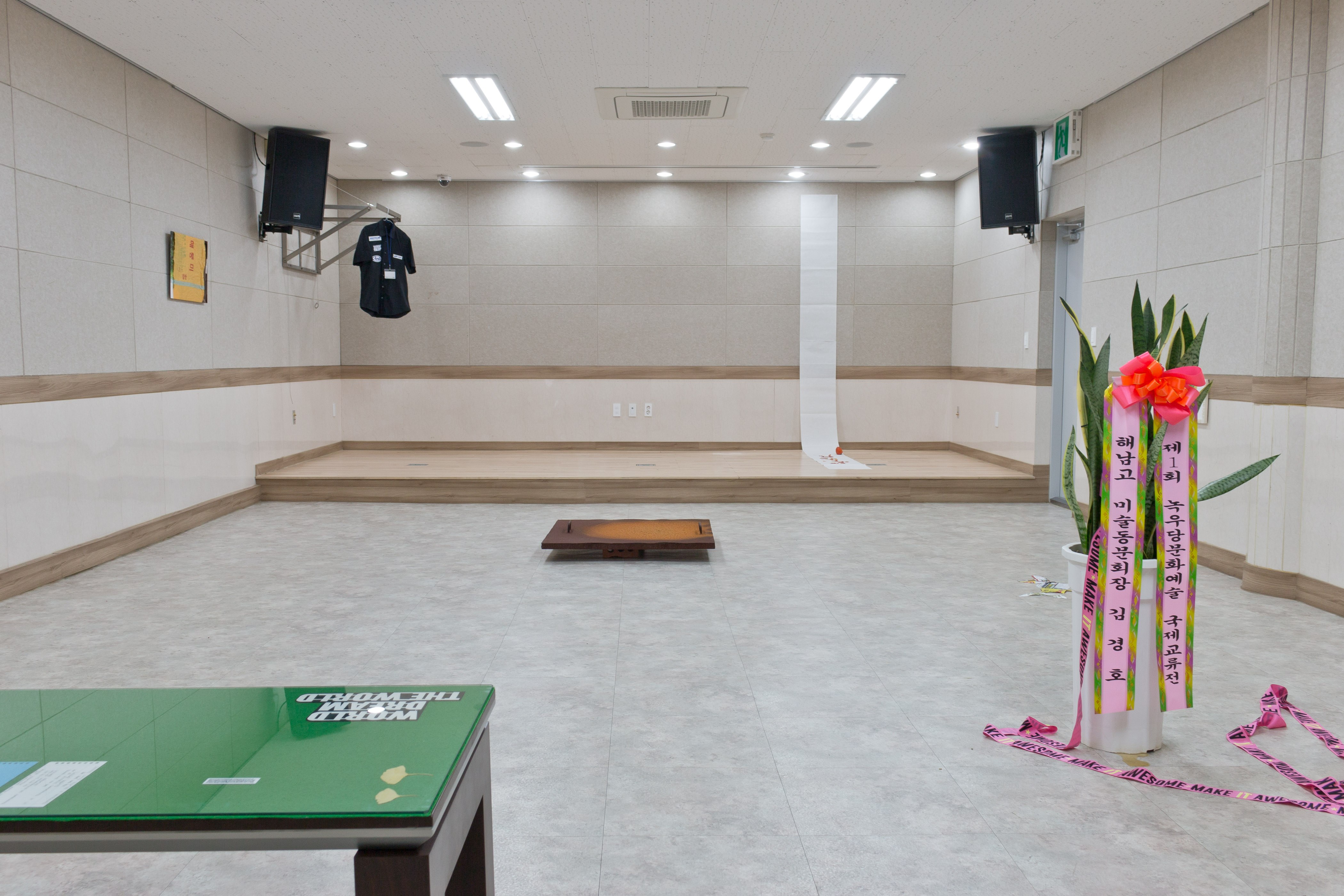 Installation View, Nikolai Gümbel, Nicola Bizzarri, Christian Eisenberg, Jannis Besen, Pauline Stroux, Kay Yoon, Lorand Lajos