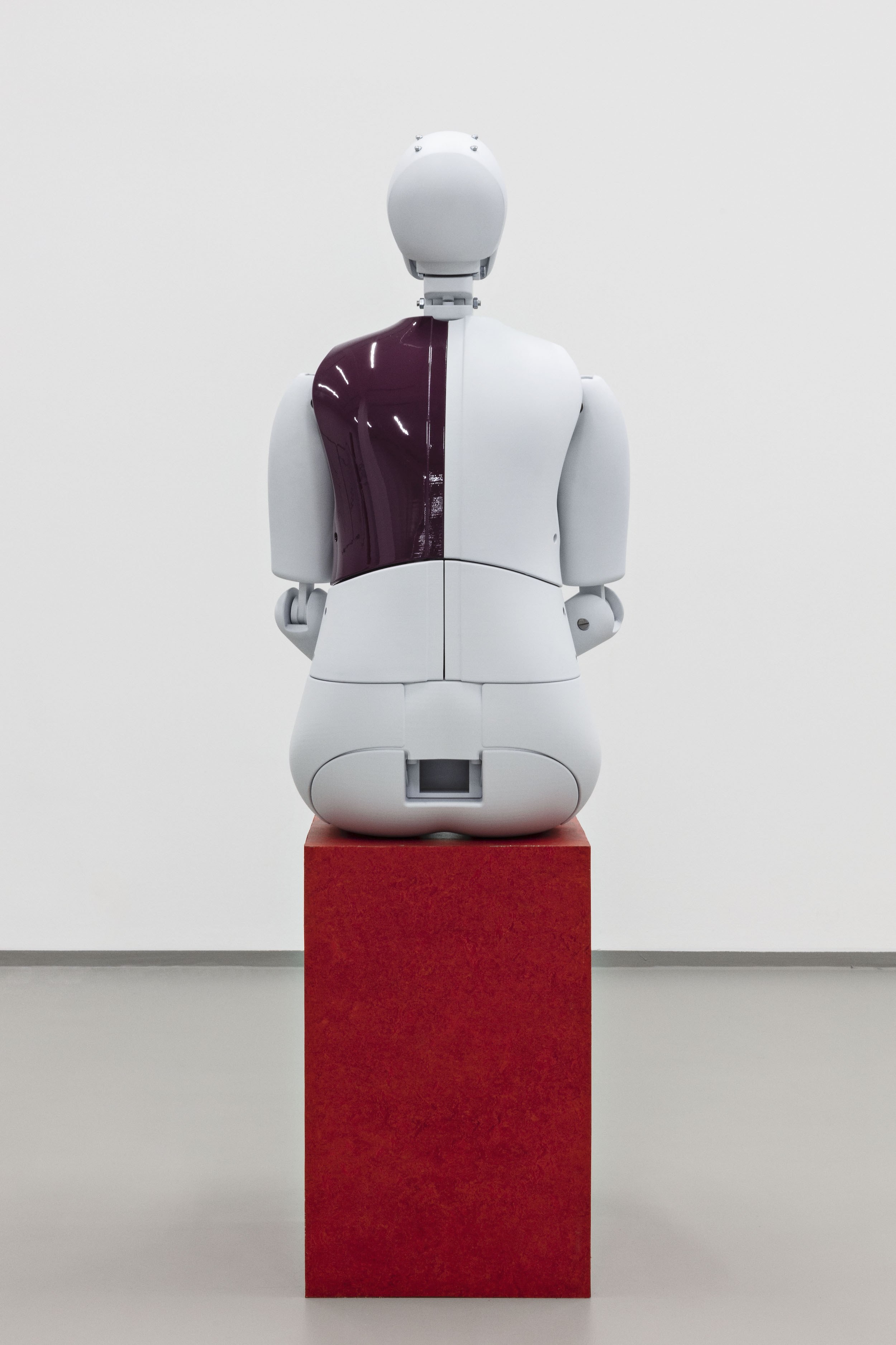 Tora Schultz: Eva, 2022. EvaRid 50th Percentile Female crash test dummy, purple and grey auto-paint, SLS, linoleum; 145 x 80 x 40 cm. Photo: Laura Stamer