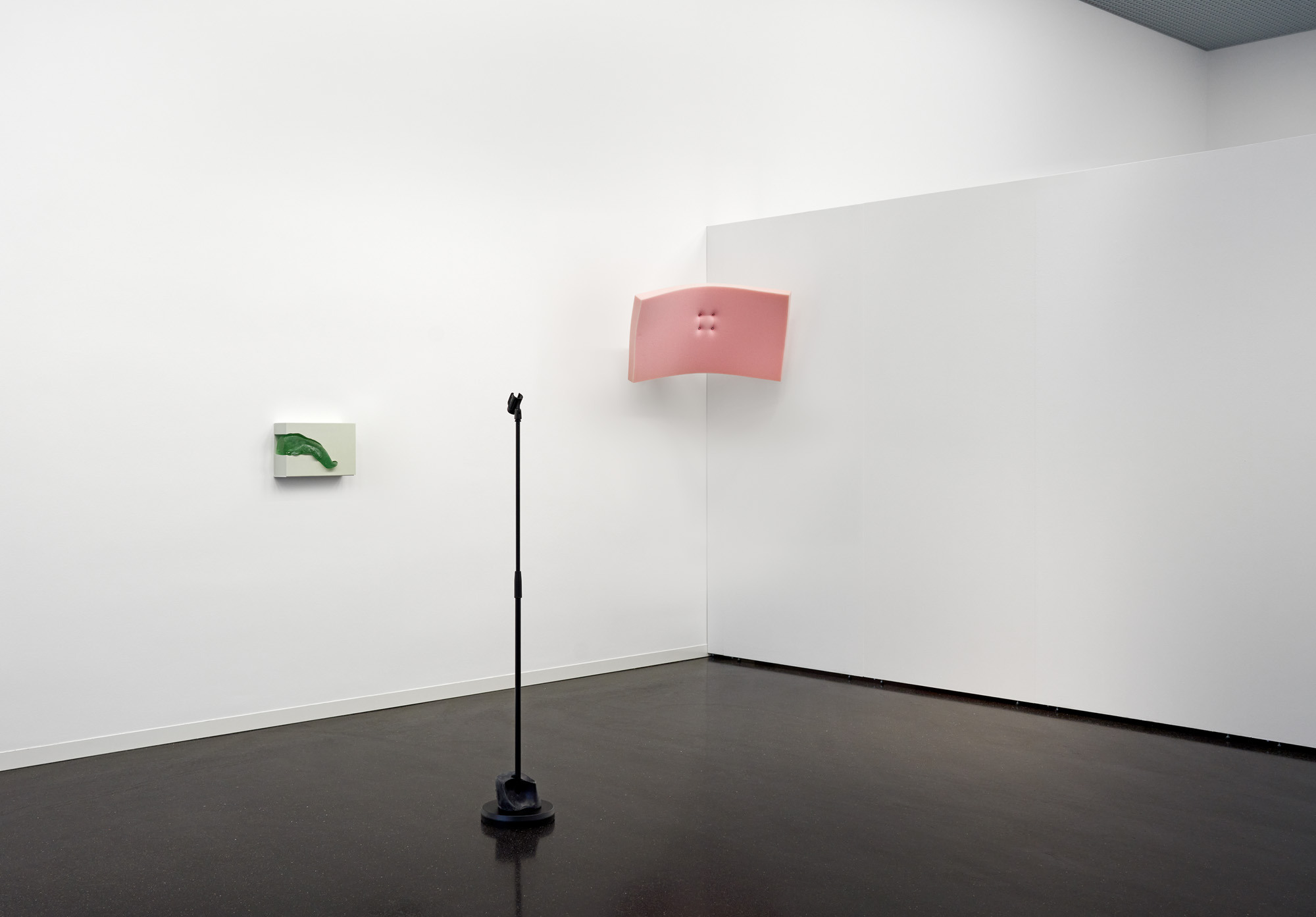 Antonia Hirsch, Twin (left), Linguist (middle), Bob (right), 2021, 2022, 2020, installation view Kunsthaus Wiesbaden, 2022, Courtesy the artist, ©Hessische Kulturstiftung, photo: Jens Gerber