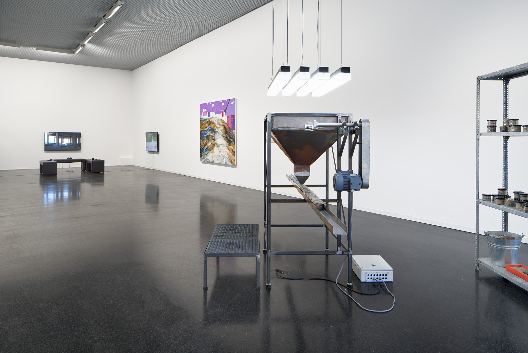 Installation view The Tide is High, Kunsthaus Wiesbaden, 2022, ©Hessische Kulturstiftung, photo: Jens Gerber