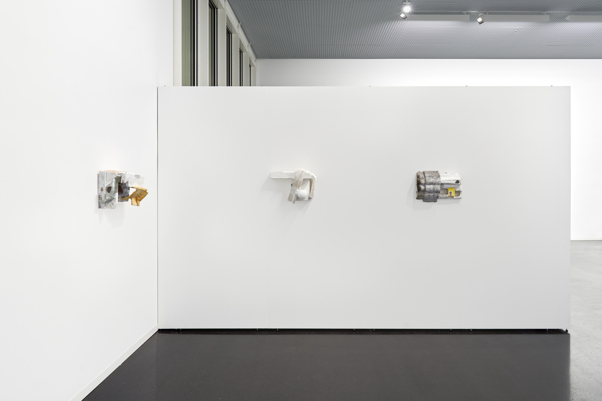 Onur Gökmen, Dumbo, 2022, installation view Kunsthaus Wiesbaden, 2022, Courtesy the artist, ©Hessische Kulturstiftung, photo: Jens Gerber