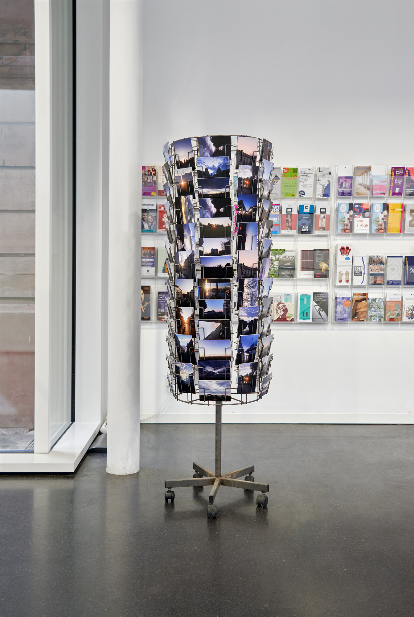 bellu&bellu, A series of microhistorical failings: sun going down, 2022, installation view Kunsthaus Wiesbaden, Courtesy the artist, ©Hessische Kulturstiftung, photo: Jens Gerber