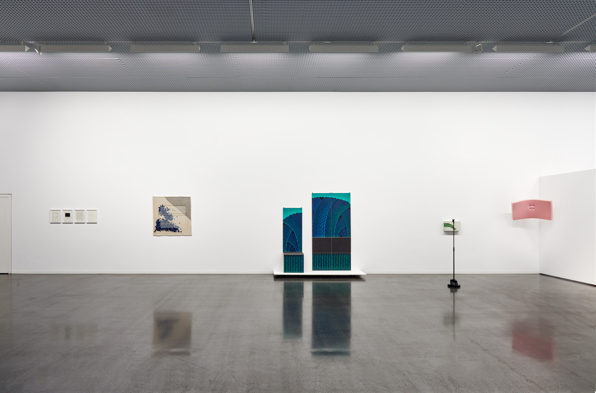 Installation view The Tide is High, Kunsthaus Wiesbaden, 2022, ©Hessische Kulturstiftung, photo: Jens Gerber