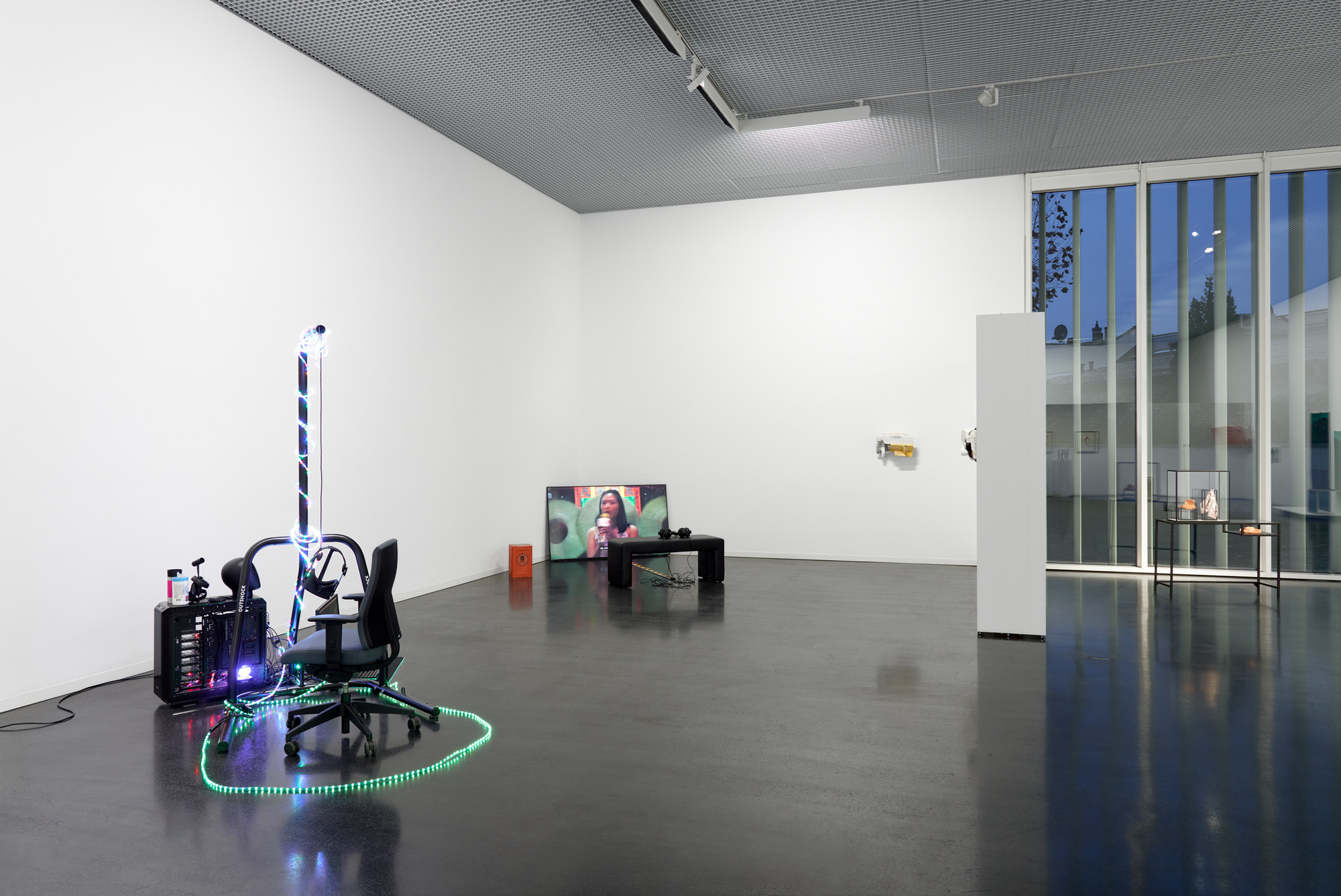 Installation view The Tide is High, Kunsthaus Wiesbaden, 2022, ©Hessische Kulturstiftung, photo: Jens Gerber