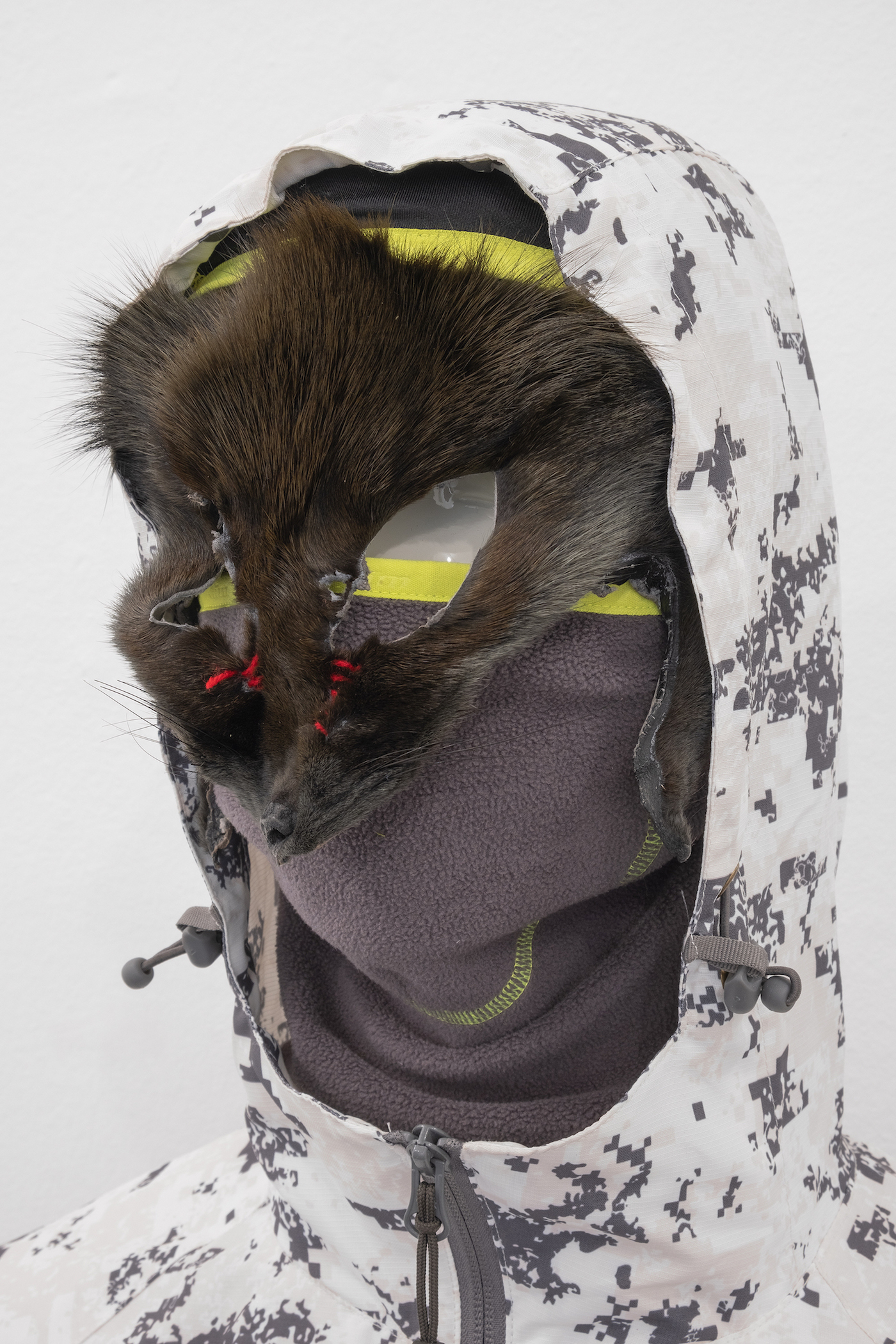 Veronika Dräxler, Performance Uniform, 2022, detail, Kunstverein Grafschaft Bentheim. Photo kvgb 2022.
