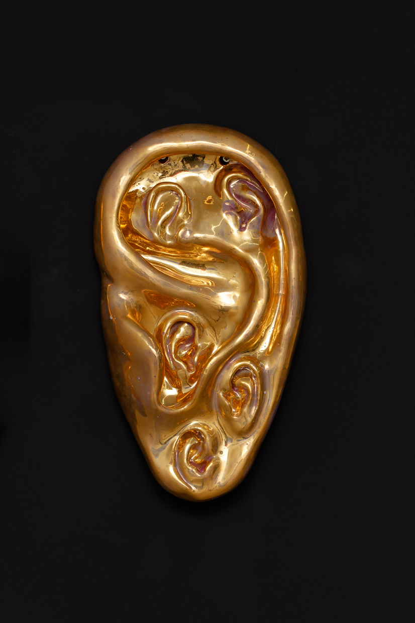 Robert Brambora, Echos 2, 2023, ceramic, liquid bright gold, 32 x 17 x 5.5 cm, unique