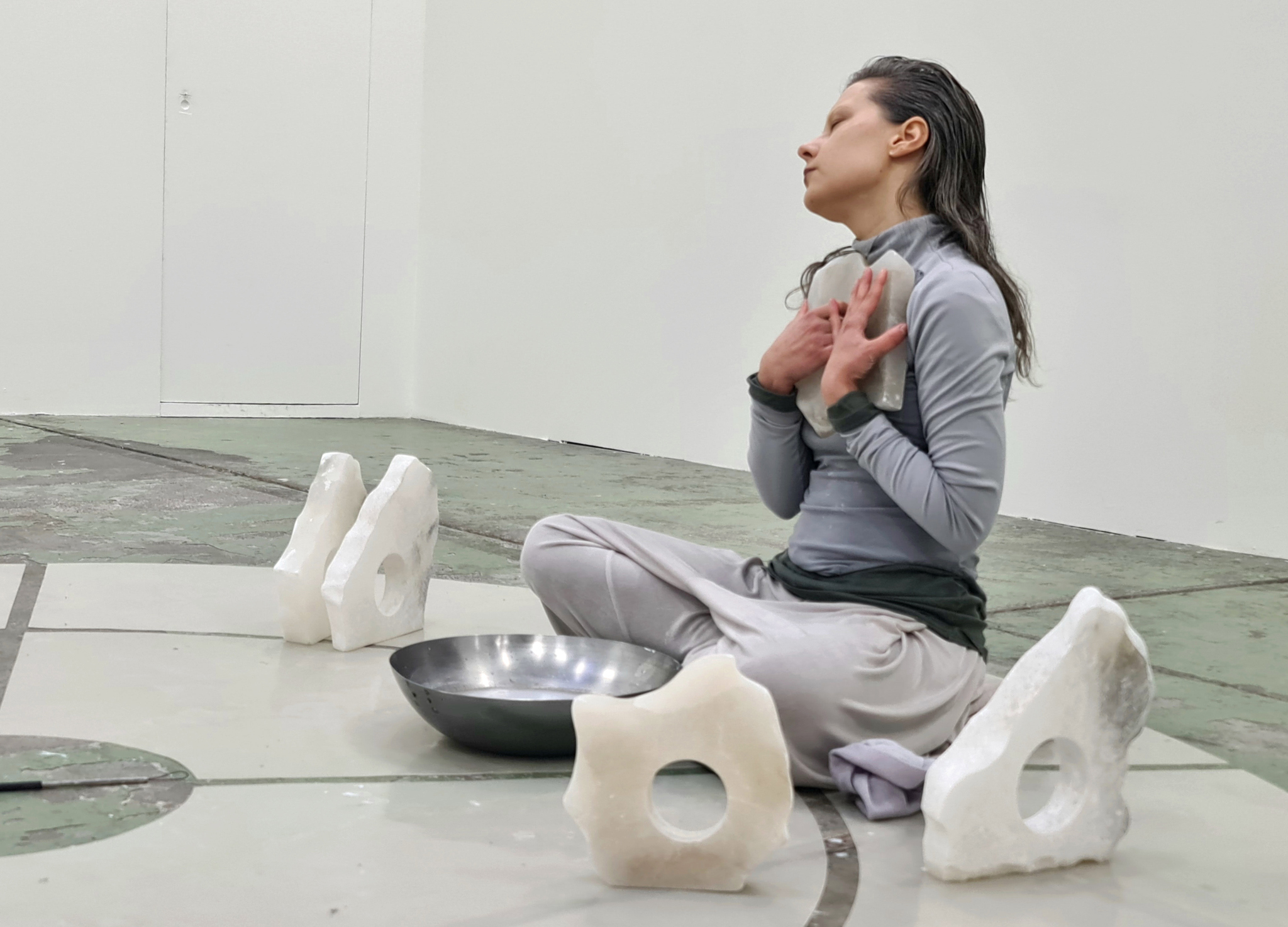'Polish & Tone', 2023, exhibition view Bærum Kunsthall (Performer: Beata Daria Kubecka; Fashion design: Mirte Engelhard; Photo: Lilja Sighvatsdottir)