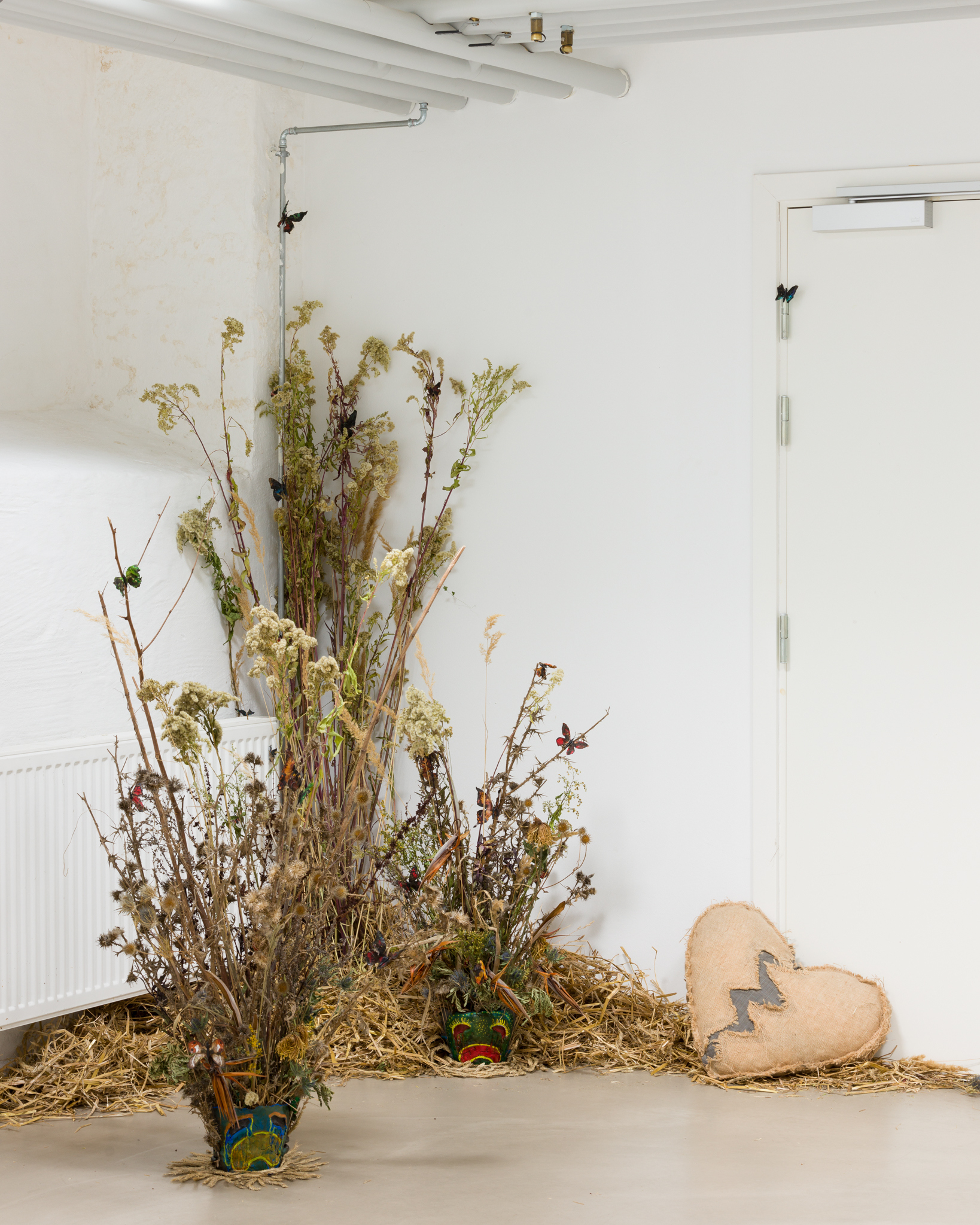 Olivia Rode Hvass, "Weep and go", self hardening clay, dried flowers, hay, butterflies, oats, 2023