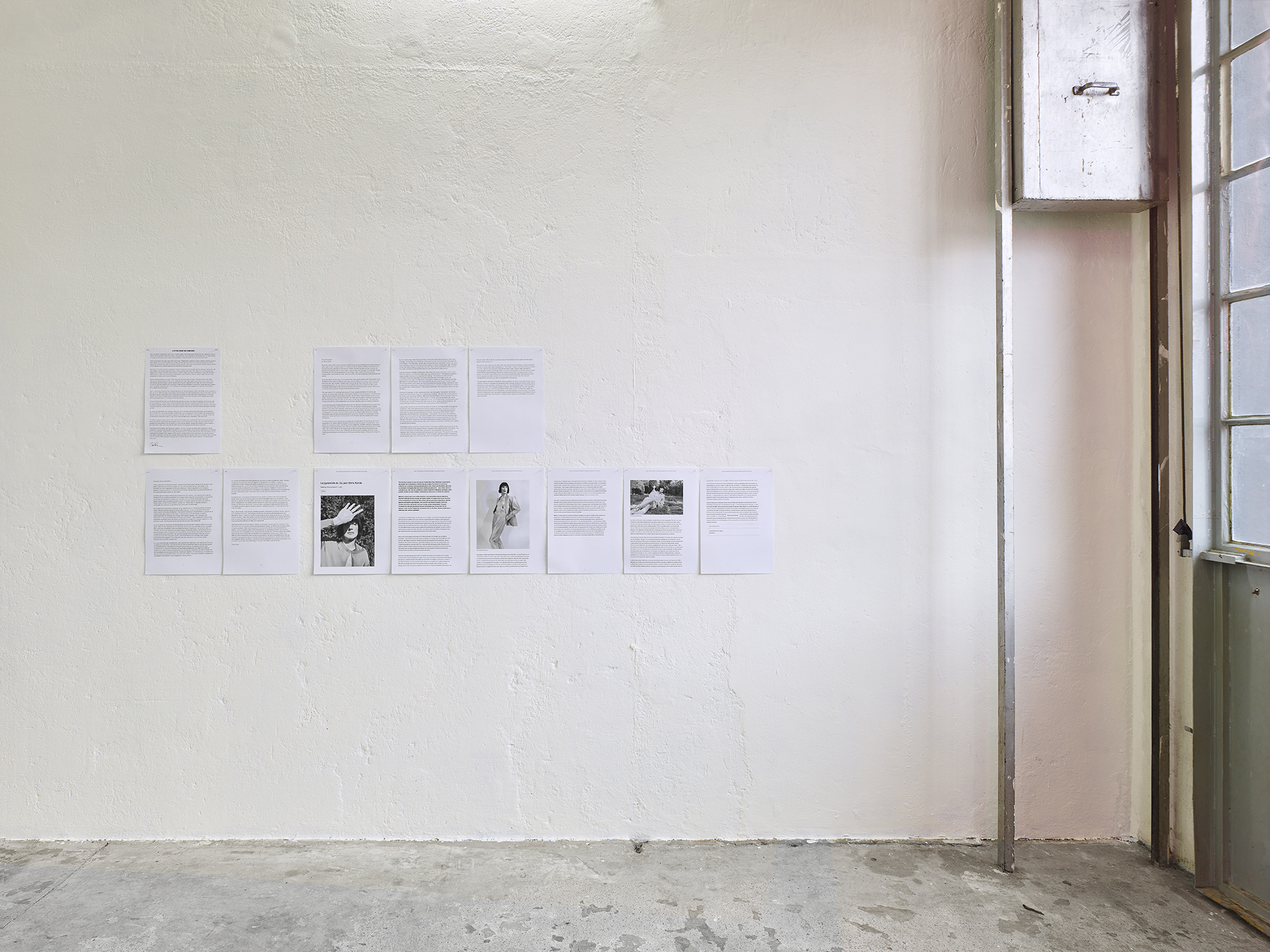 Chris Korda: A Letter from the Composer / Une lettre de la compositrice, 2020, texts printed on A3, French translation: Paul Muller; The DJ Pyramid / La pyramide du DJ, 2019, texts printed on A3, French translation: Bettina Forderer