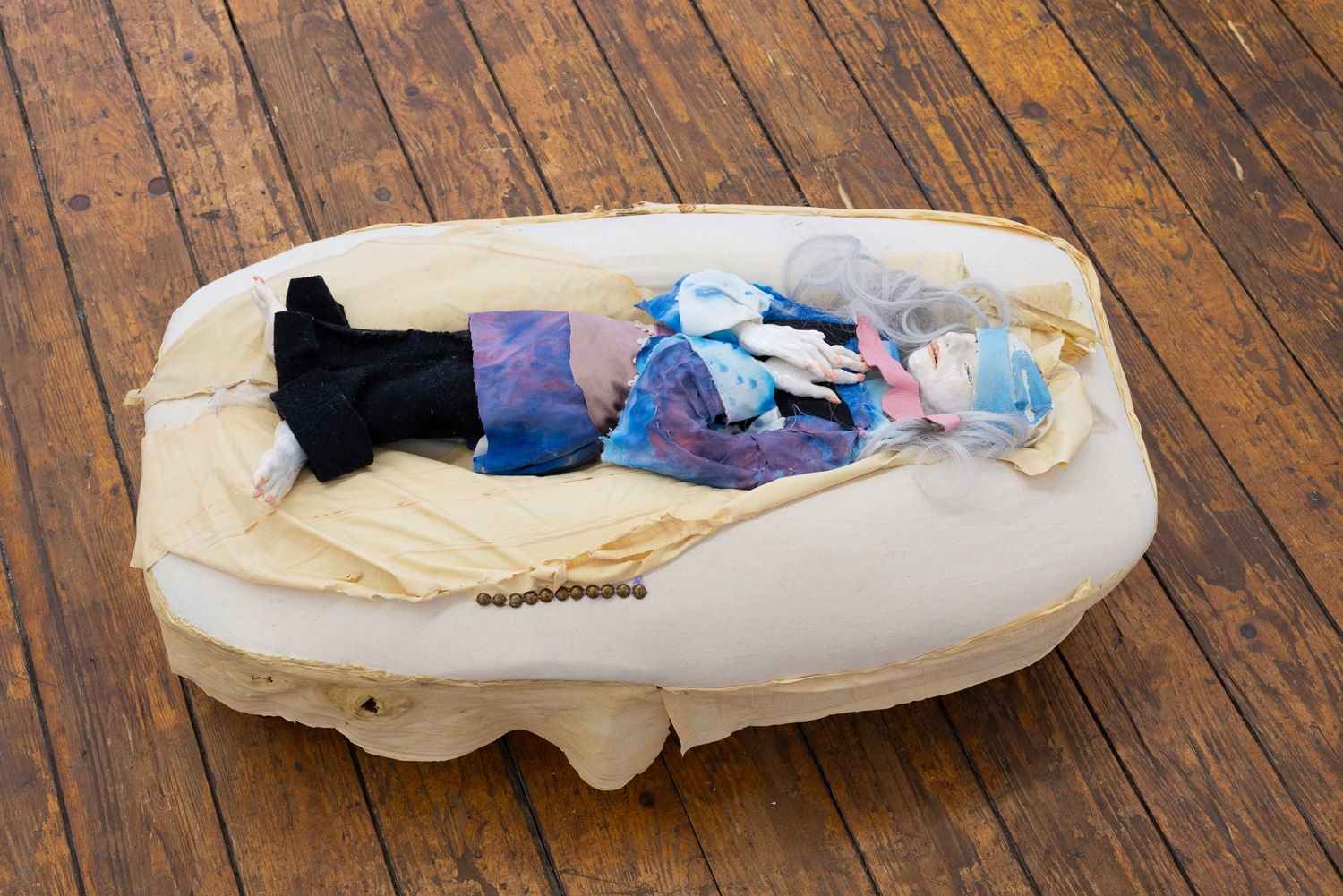 Nschotschi Haslinger, Bett 2, 2023, mixed media, 37 x 72 x 41 cm © the artist photo: Bernhard Adams